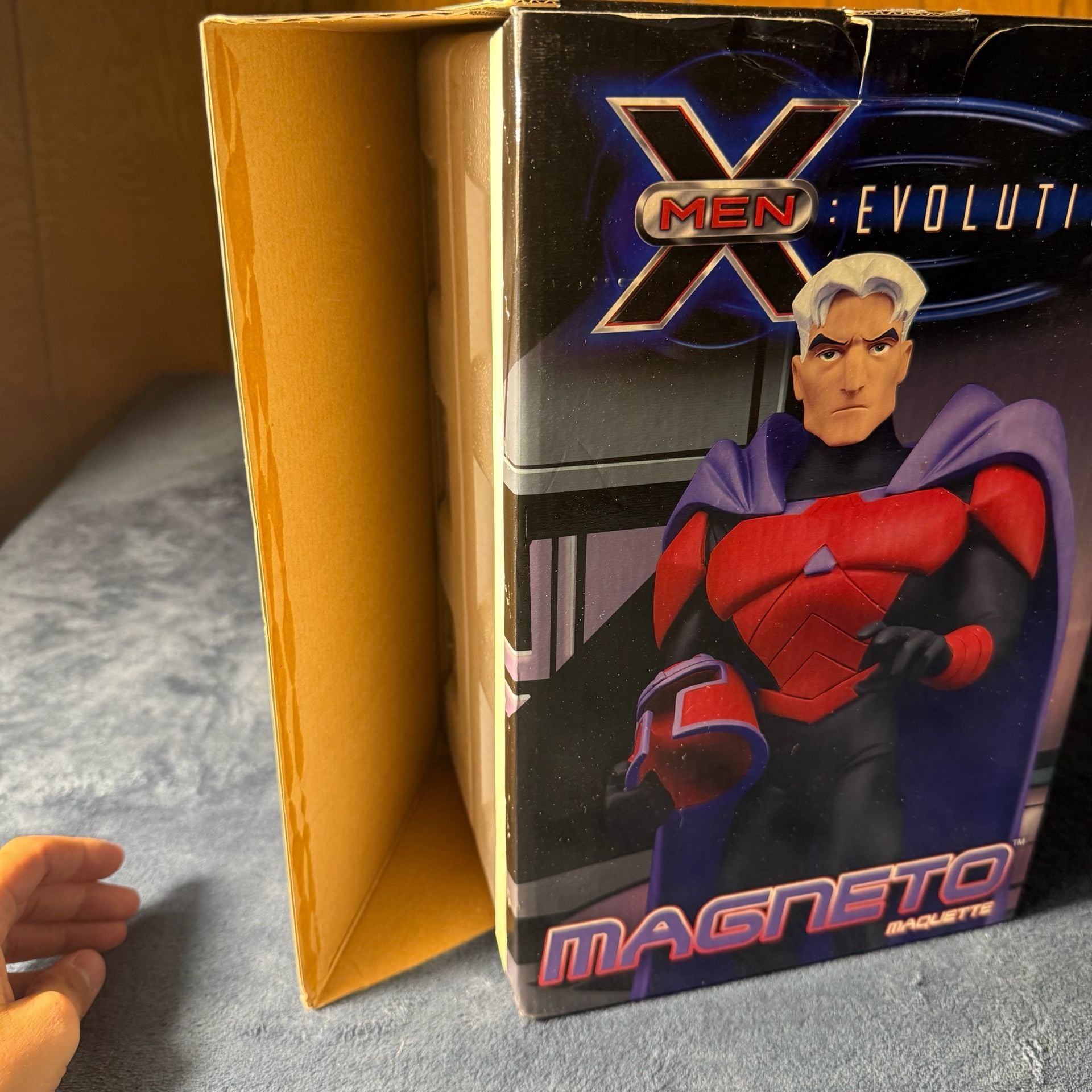 Hard Hero X-Men Evolution Magneto Maquette Statue 2