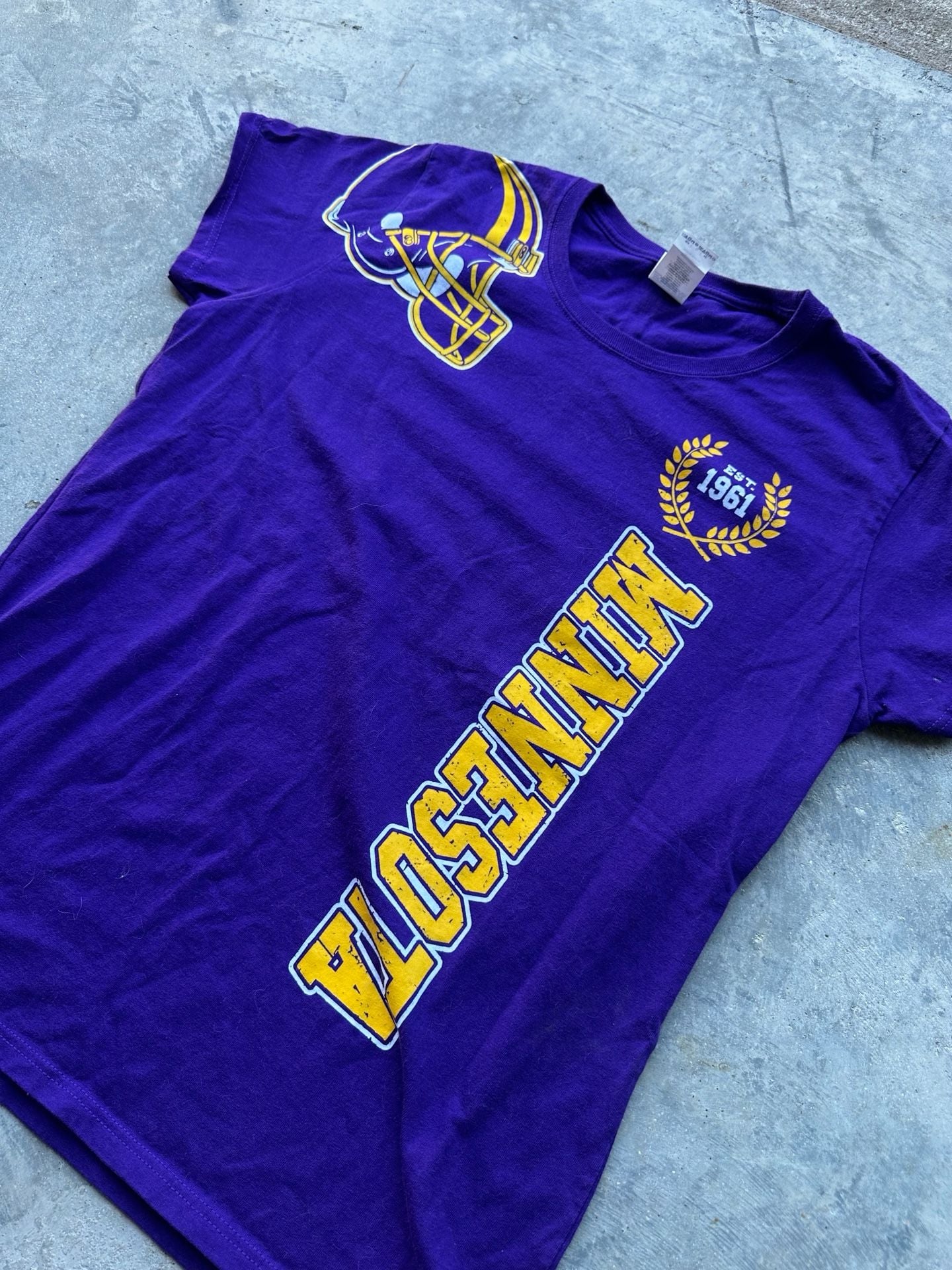 Gildan Minnesota Vikings T-Shirt Size L Purple Football Helmet 5