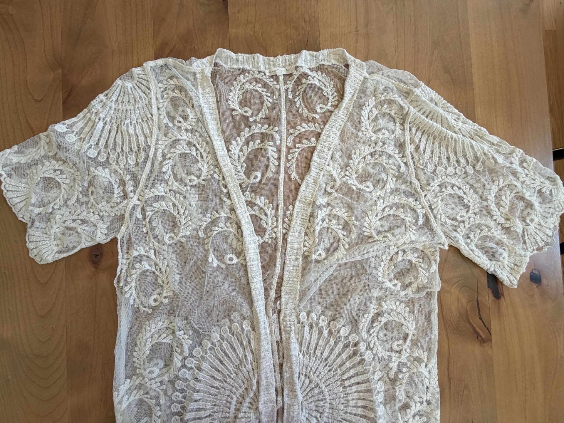 Do Everything In Love Lace Kimono Cardigan Size O/S Cream 9