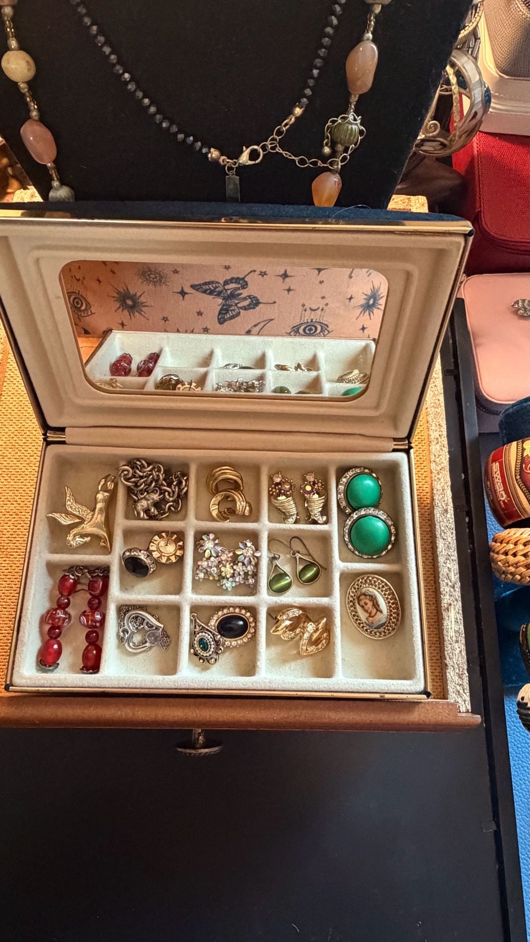 Vintage Jewelry Box & Lot 1