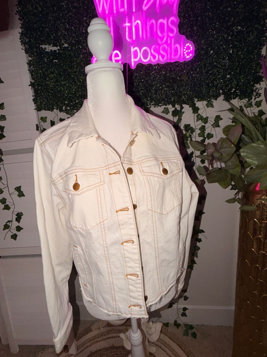 Universal Thread Denim Jacket Size M White Crop Raw Hem 3