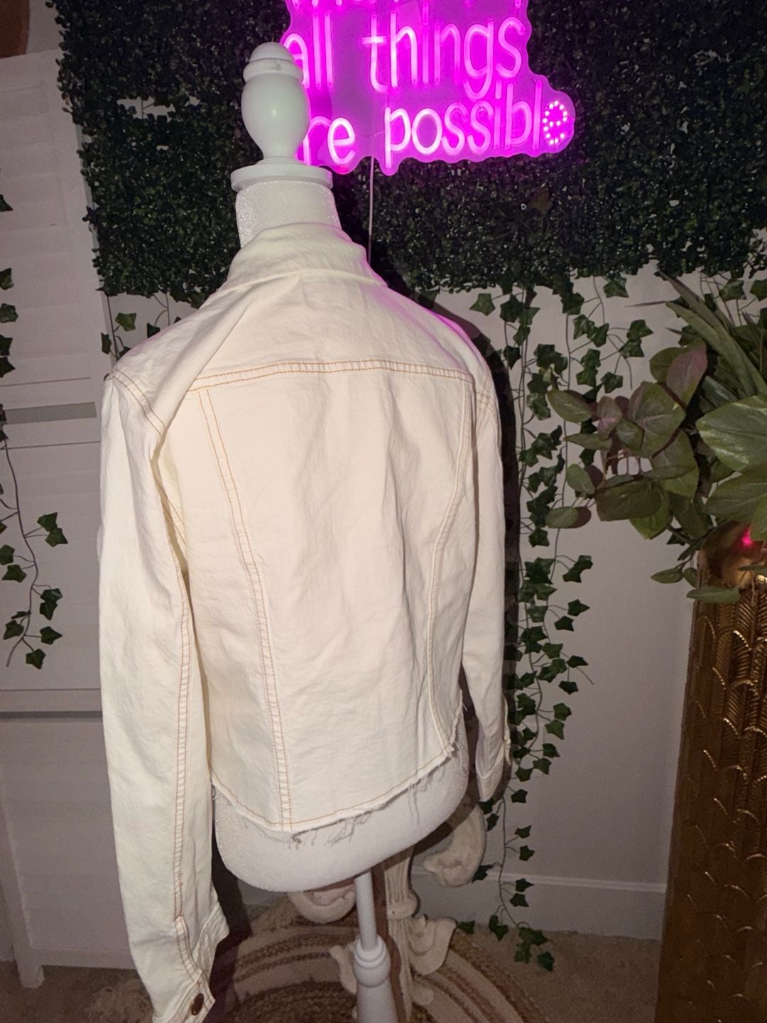 Universal Thread Denim Jacket Size M White Crop Raw Hem 4