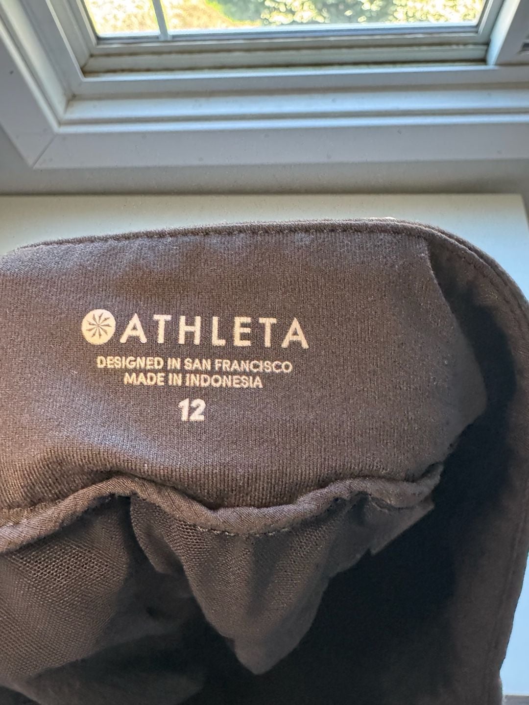 Athleta Trekkie Bermuda 2.0 Shorts Size 12 Black 4