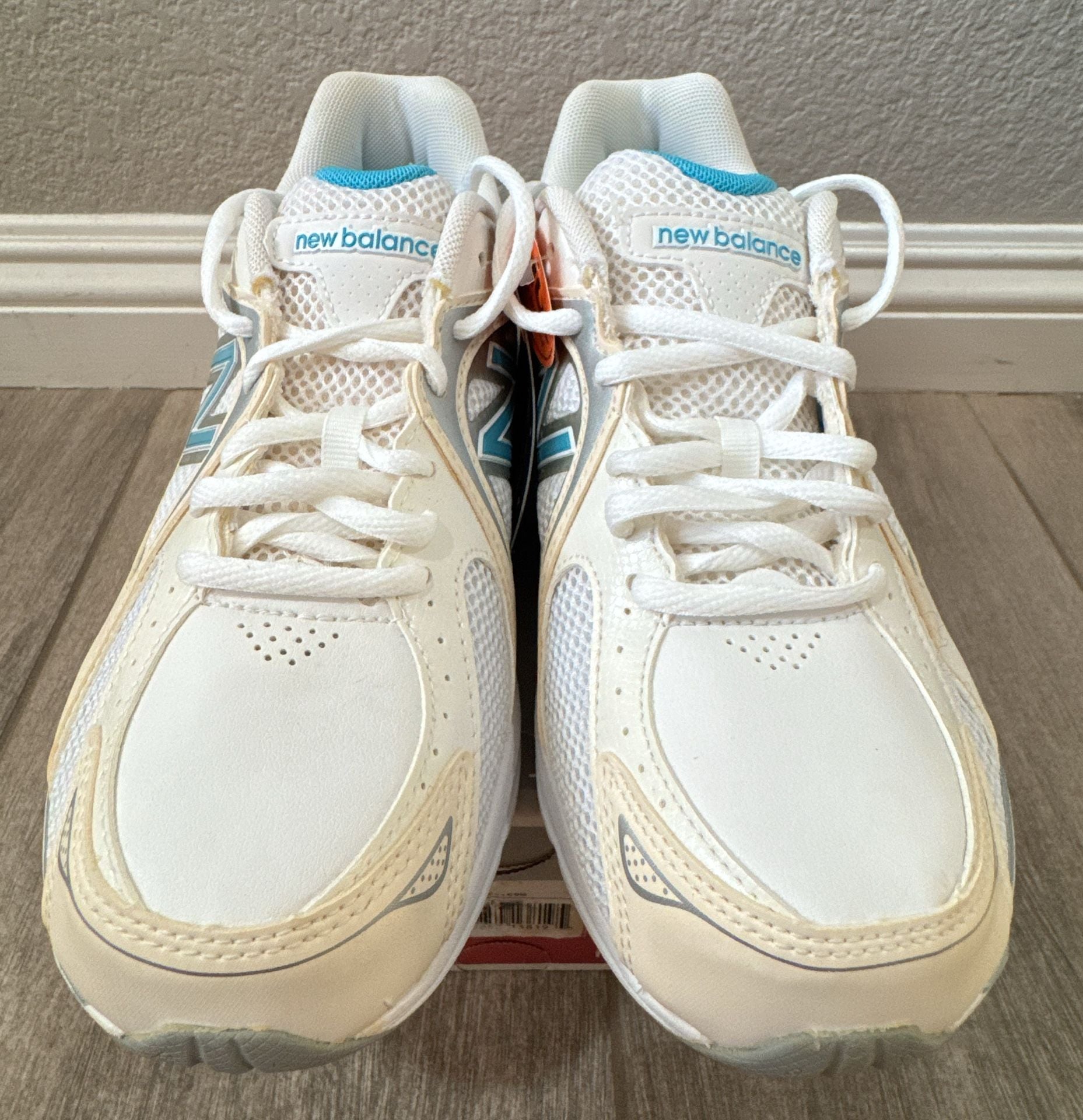New Balance WW847WB Size 7 D Wide White Blue Walking Shoes Sneakers. Women shoes. Brand new. 2