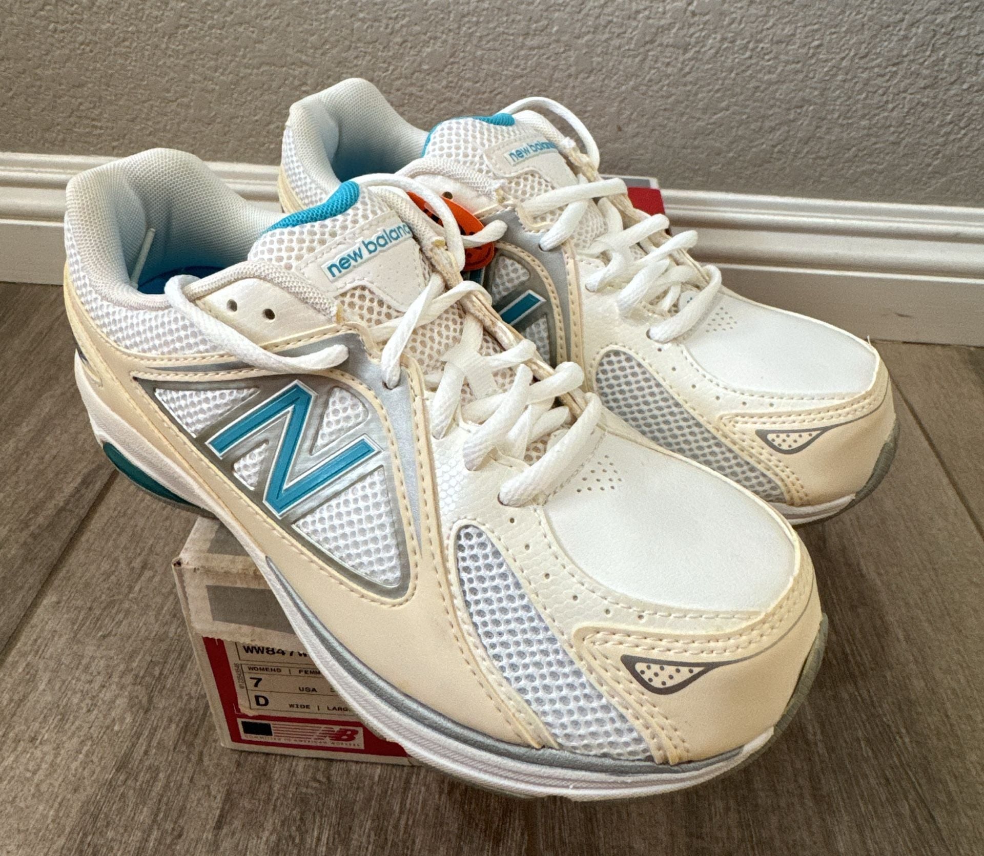 New Balance WW847WB Size 7 D Wide White Blue Walking Shoes Sneakers. Women shoes. Brand new. 3