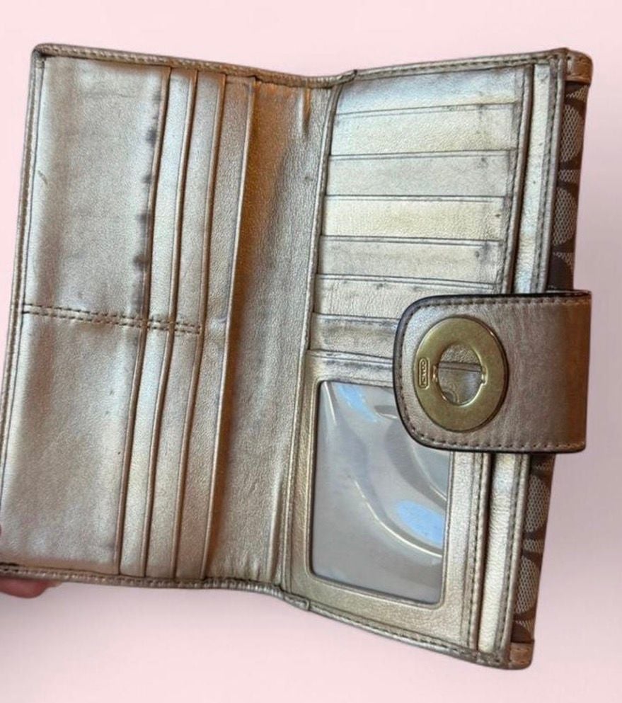 Coach Signature C Turnlock Wallet Khaki Gold 4