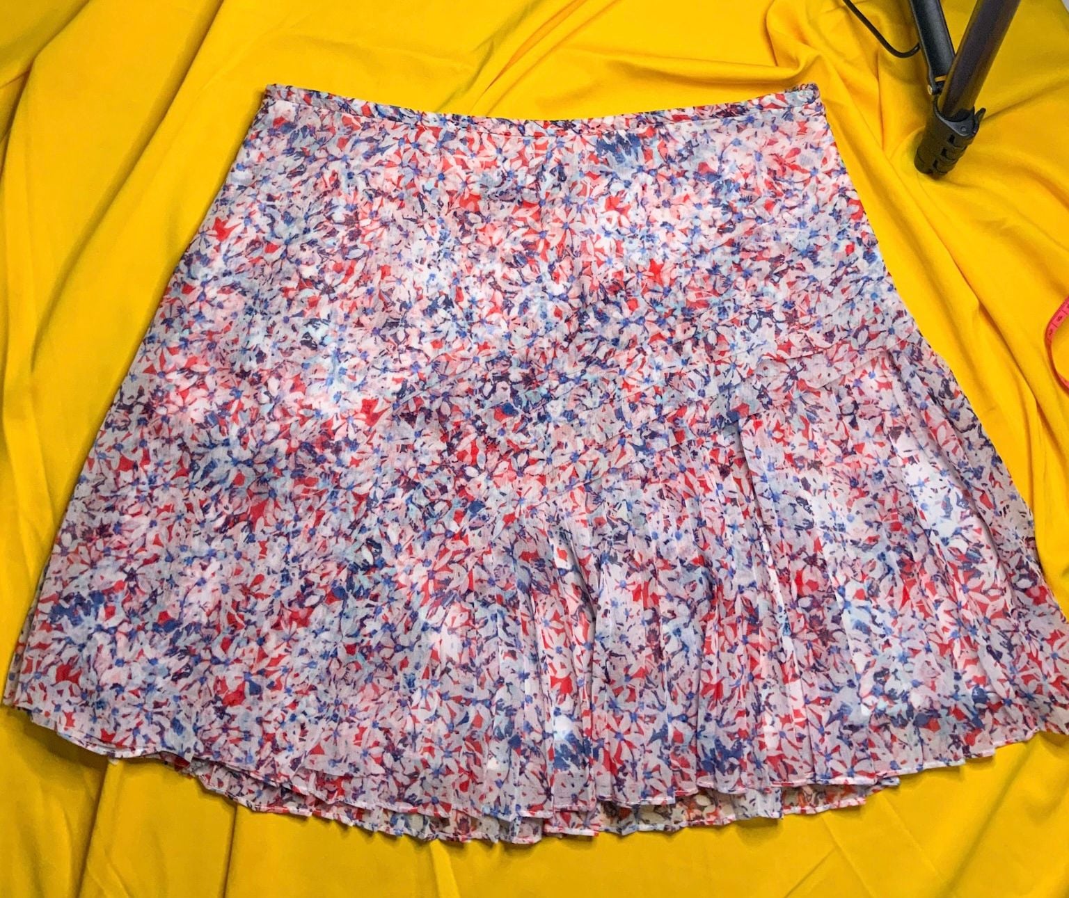 Banana Republic Pleated Chiffon Skirt Women’s Size 2 Floral 4