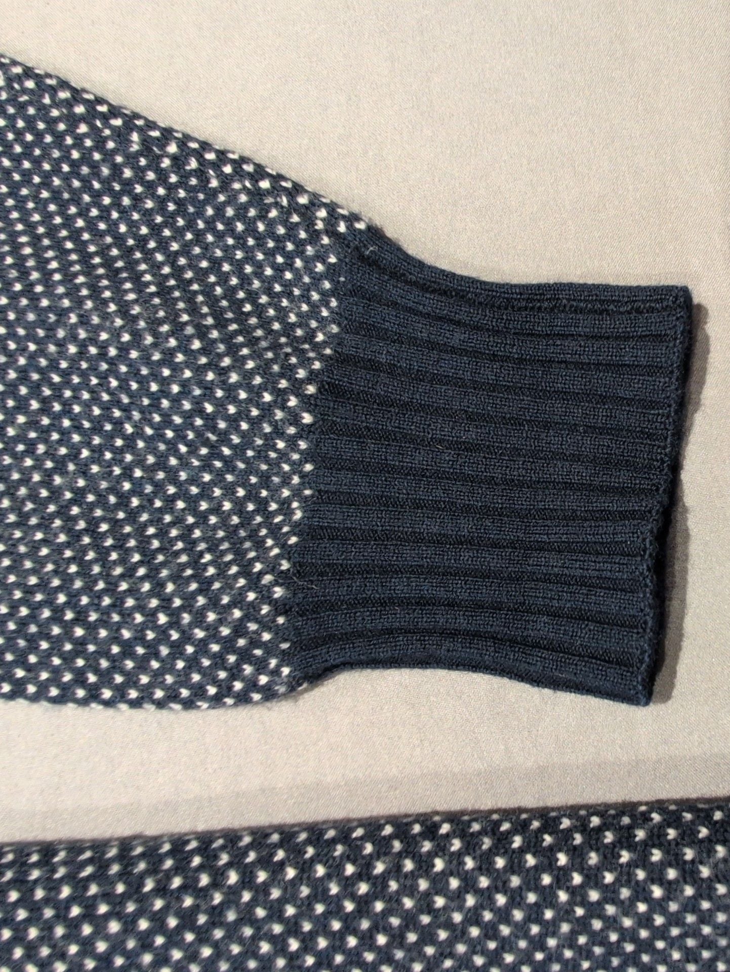 Peter Millar Quarter-Zip Sweater Size M 100% Merino Wool Navy Polka Dot Golf 7