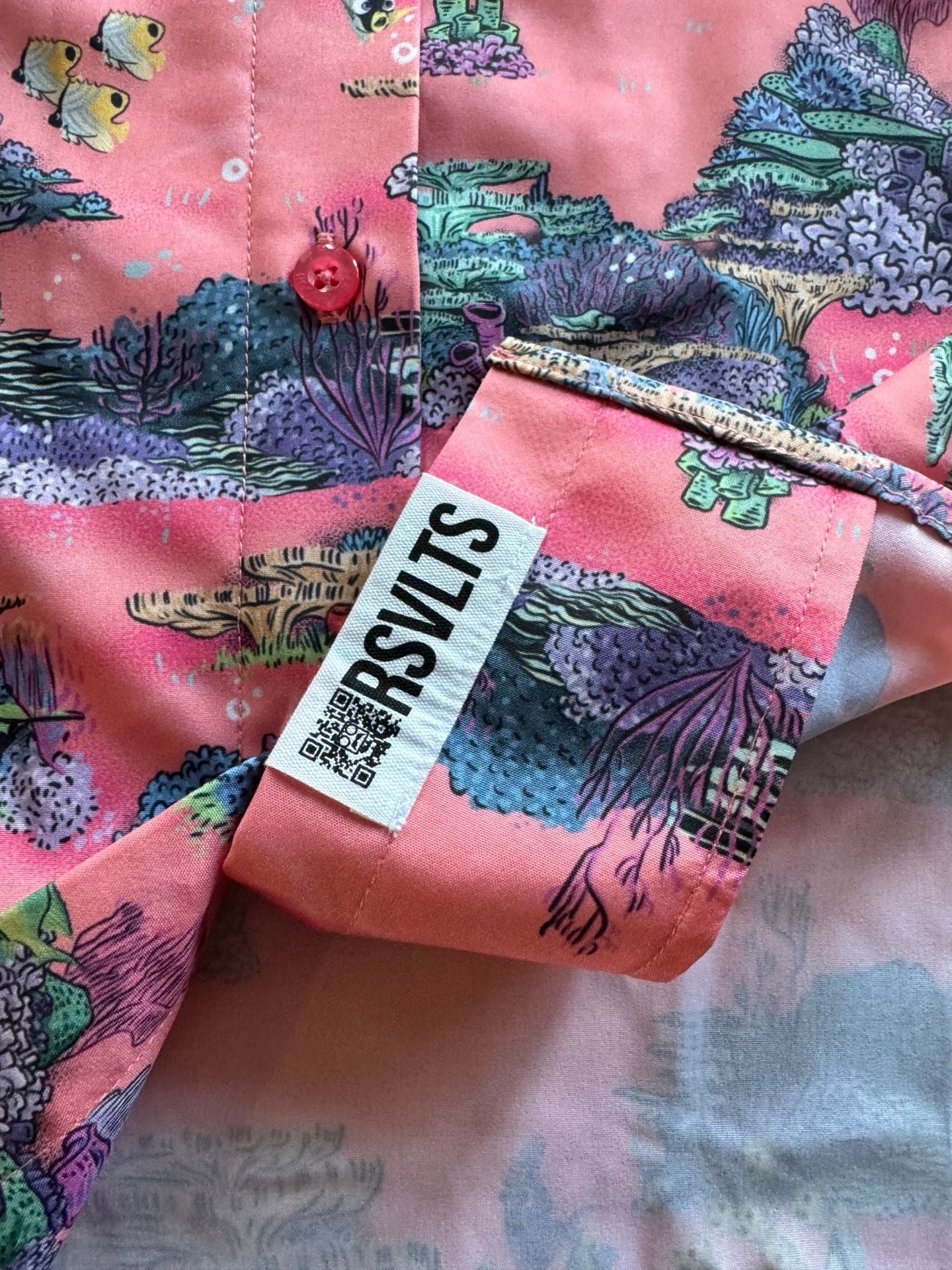 Pixar RSVLTS Finding Nemo Button-Down Shirt Size Medium Pink women’s Cut NWT 6