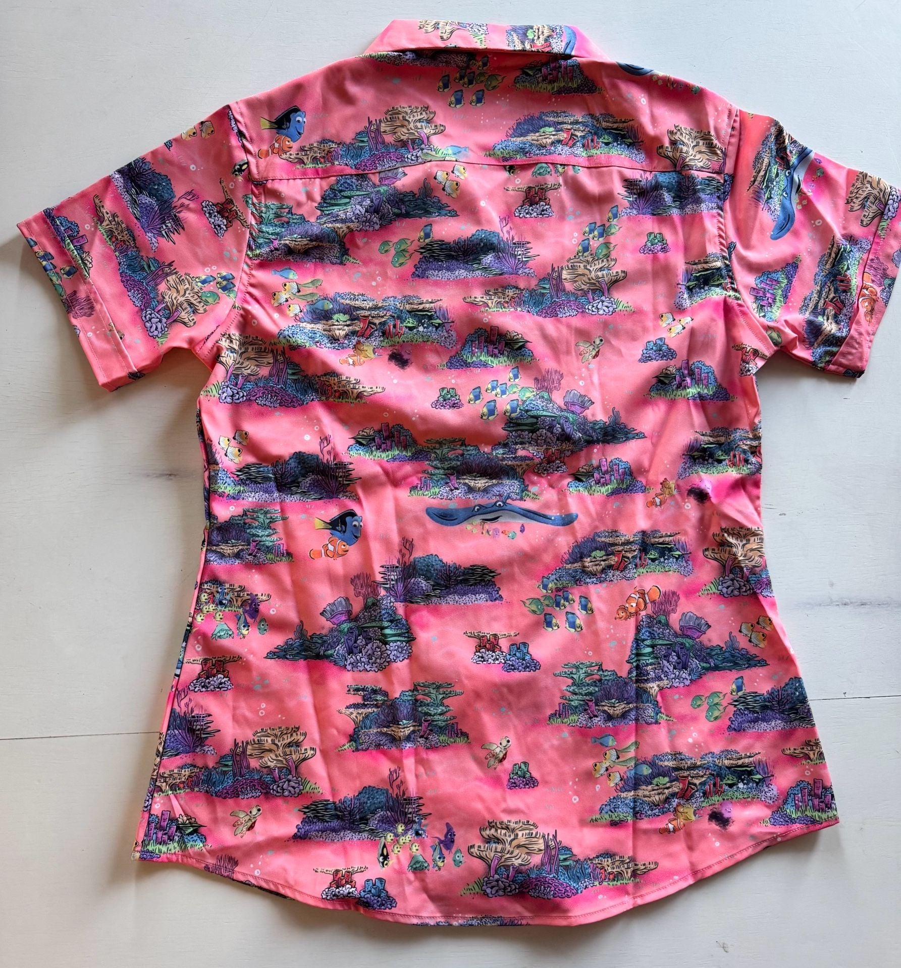 Pixar RSVLTS Finding Nemo Button-Down Shirt Size Medium Pink women’s Cut NWT 7