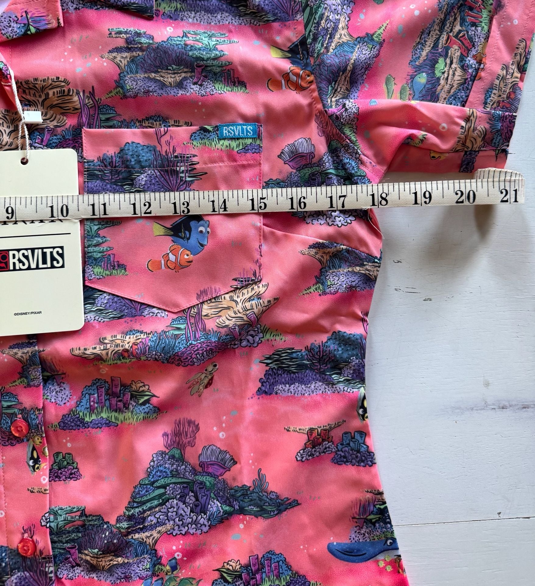 Pixar RSVLTS Finding Nemo Button-Down Shirt Size Medium Pink women’s Cut NWT 9