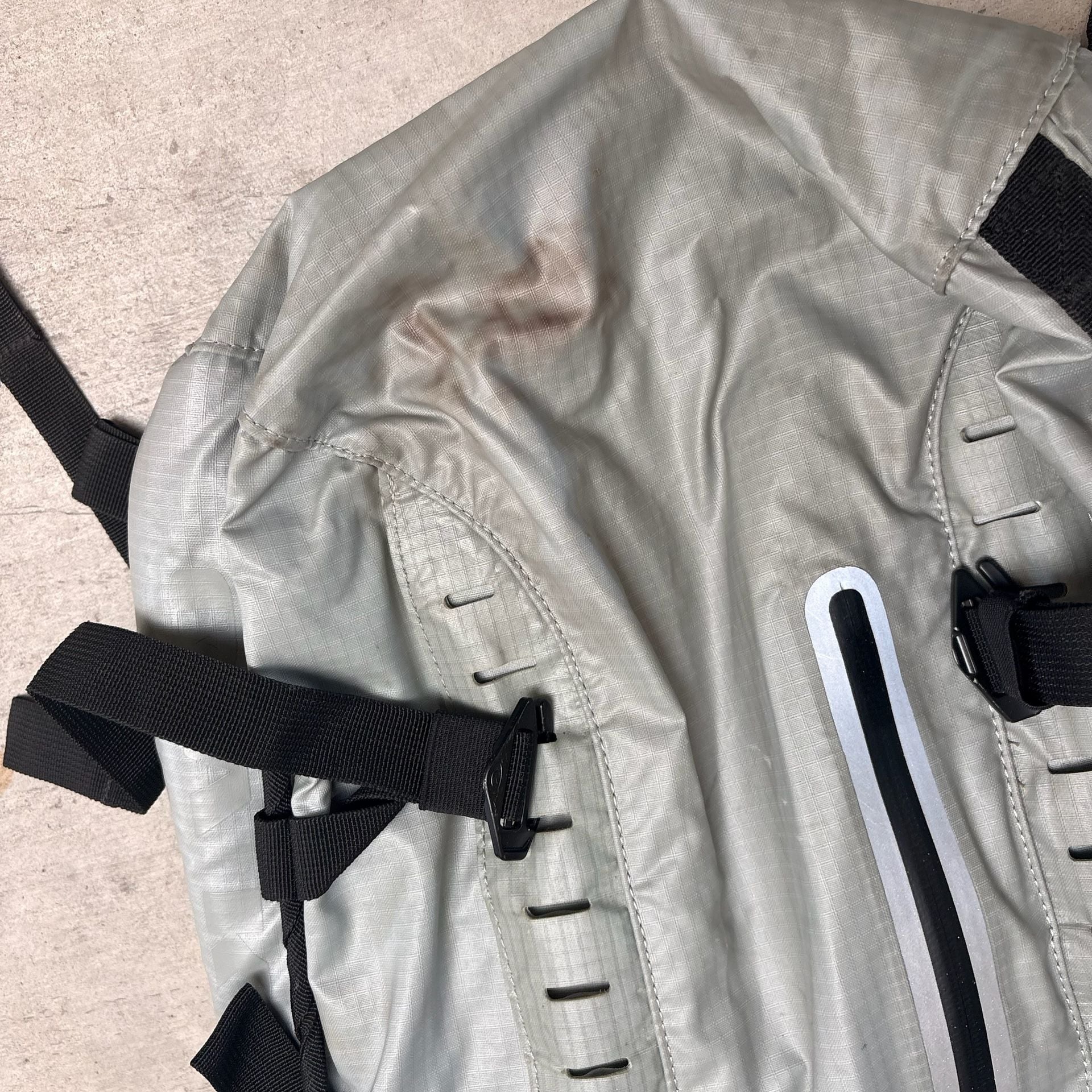 Oakley Motion Backpack Grey Tech Gorpcore Roll Top 3