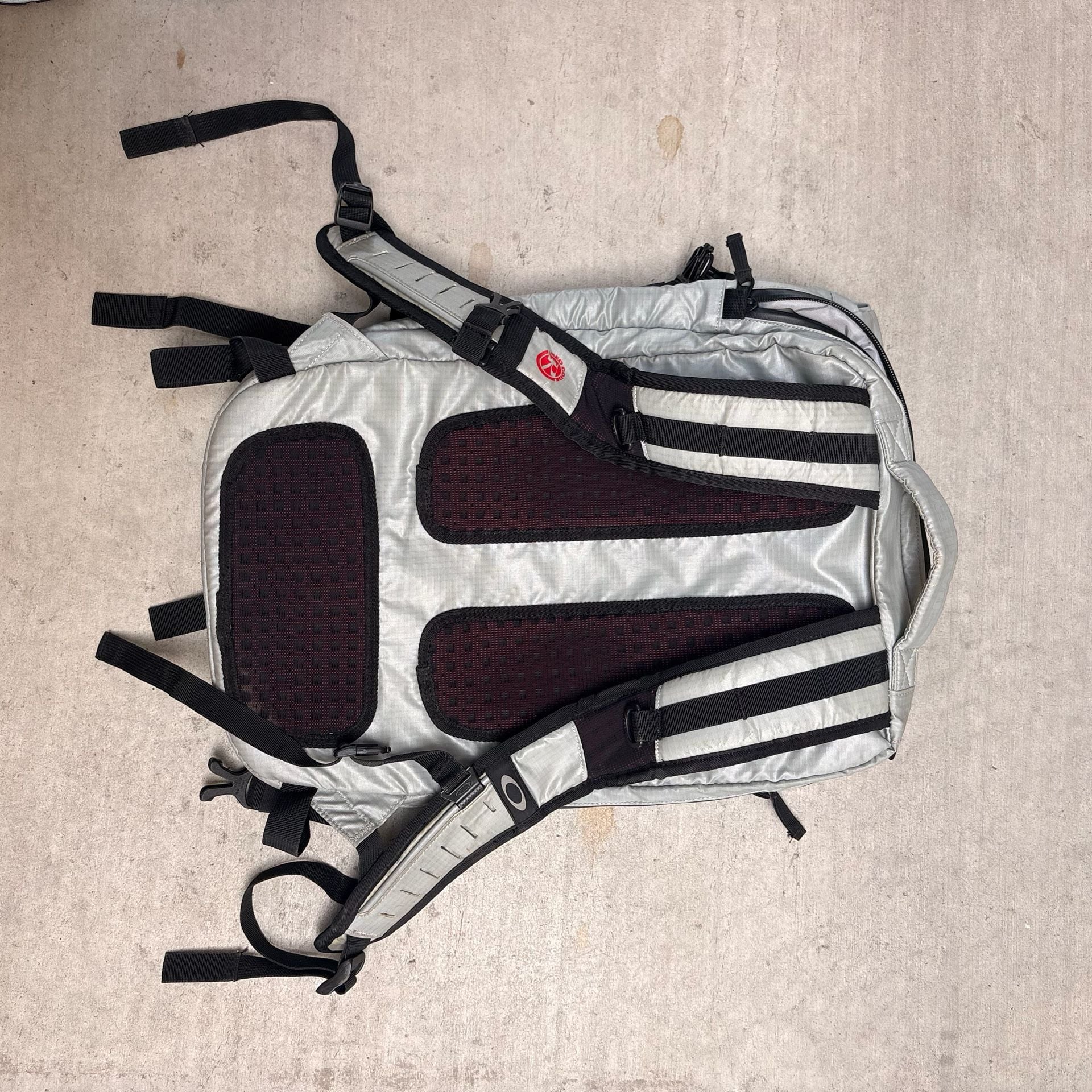 Oakley Motion Backpack Grey Tech Gorpcore Roll Top 7