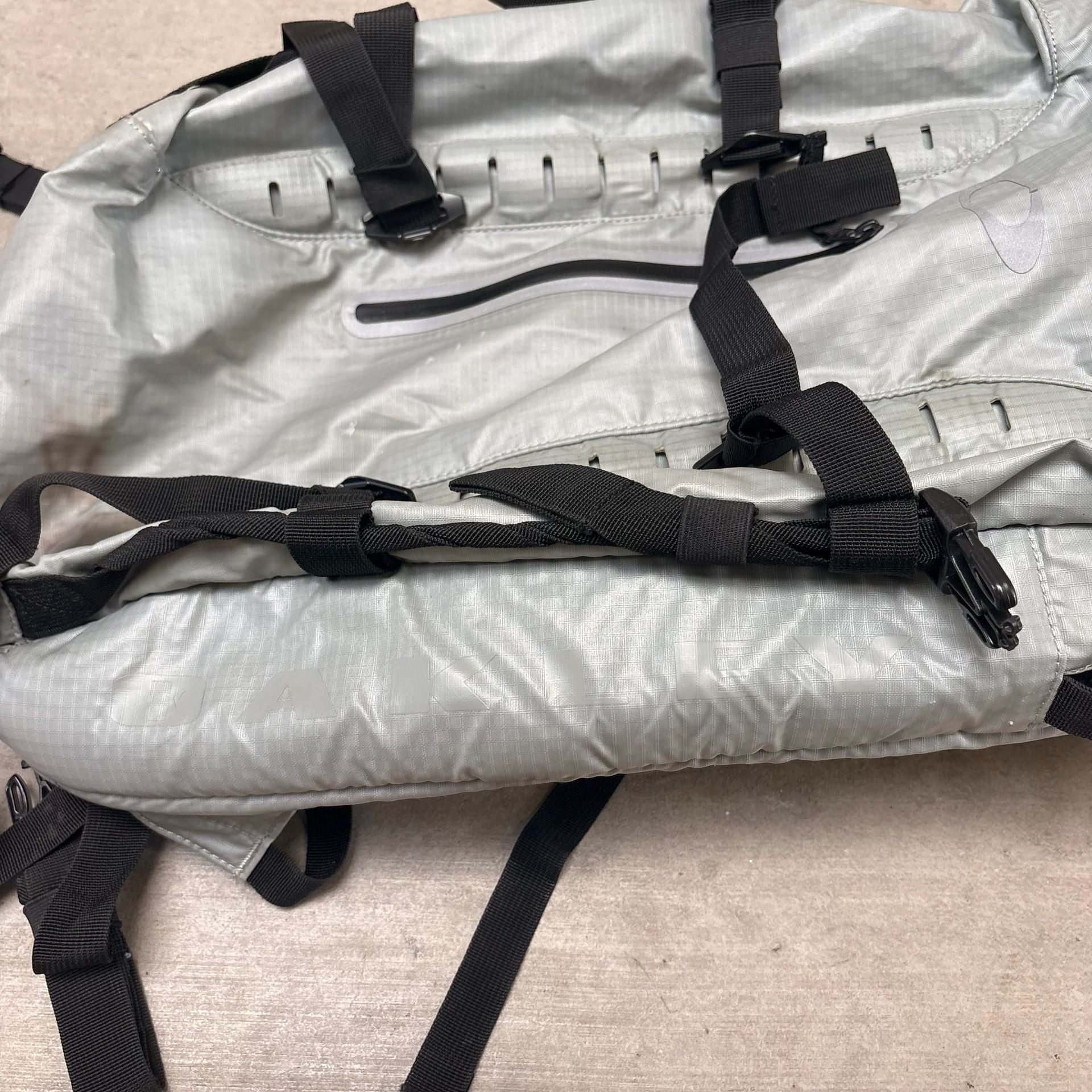 Oakley Motion Backpack Grey Tech Gorpcore Roll Top 11