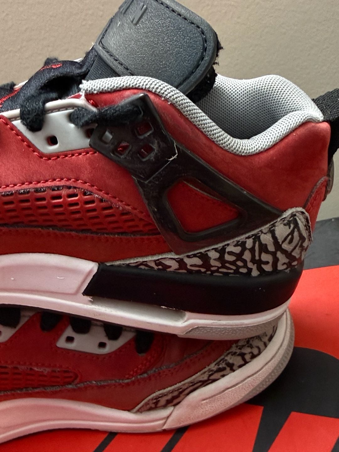 5Y Jordan Spizike Low Toro Gym Red Black Wolf Grey Shoes 9