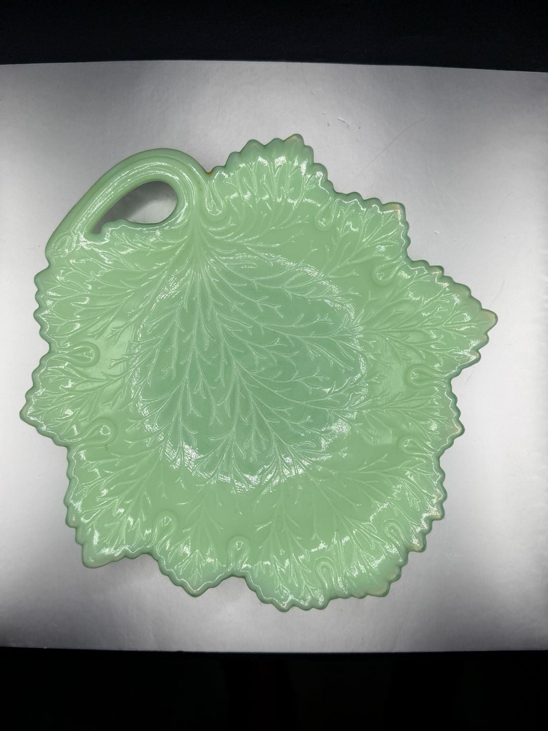 Vintage Fenton Jadeite Green Milk Glass Leaf Plate 1