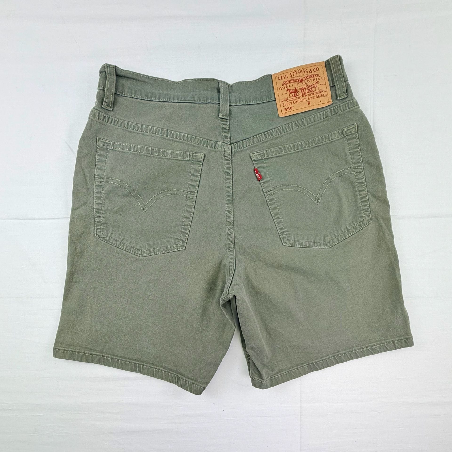 Levi's Women’s 550 Relaxed Fit Olive Shorts Fish Patches
Size 8 11