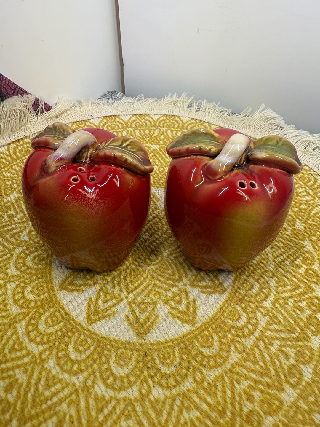 Vintage Ceramic Red Apple Salt And Pepper Shakers Set Retro Kitchen Decor 5