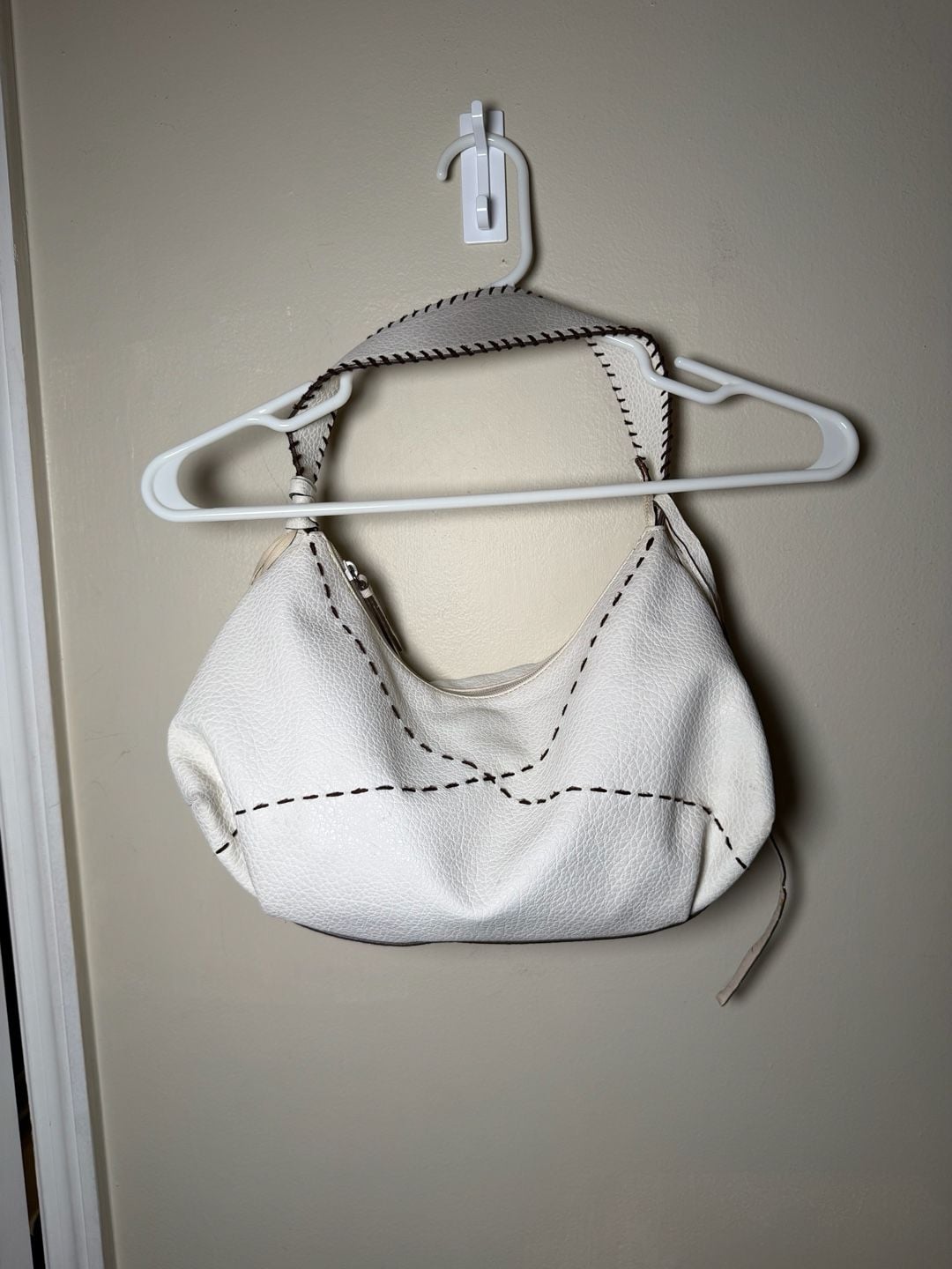 Nine West White Faux Leather Hobo Shoulder Bag With Contrast Stitching Rings 3