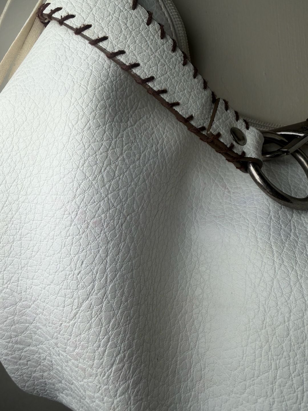Nine West White Faux Leather Hobo Shoulder Bag With Contrast Stitching Rings 4
