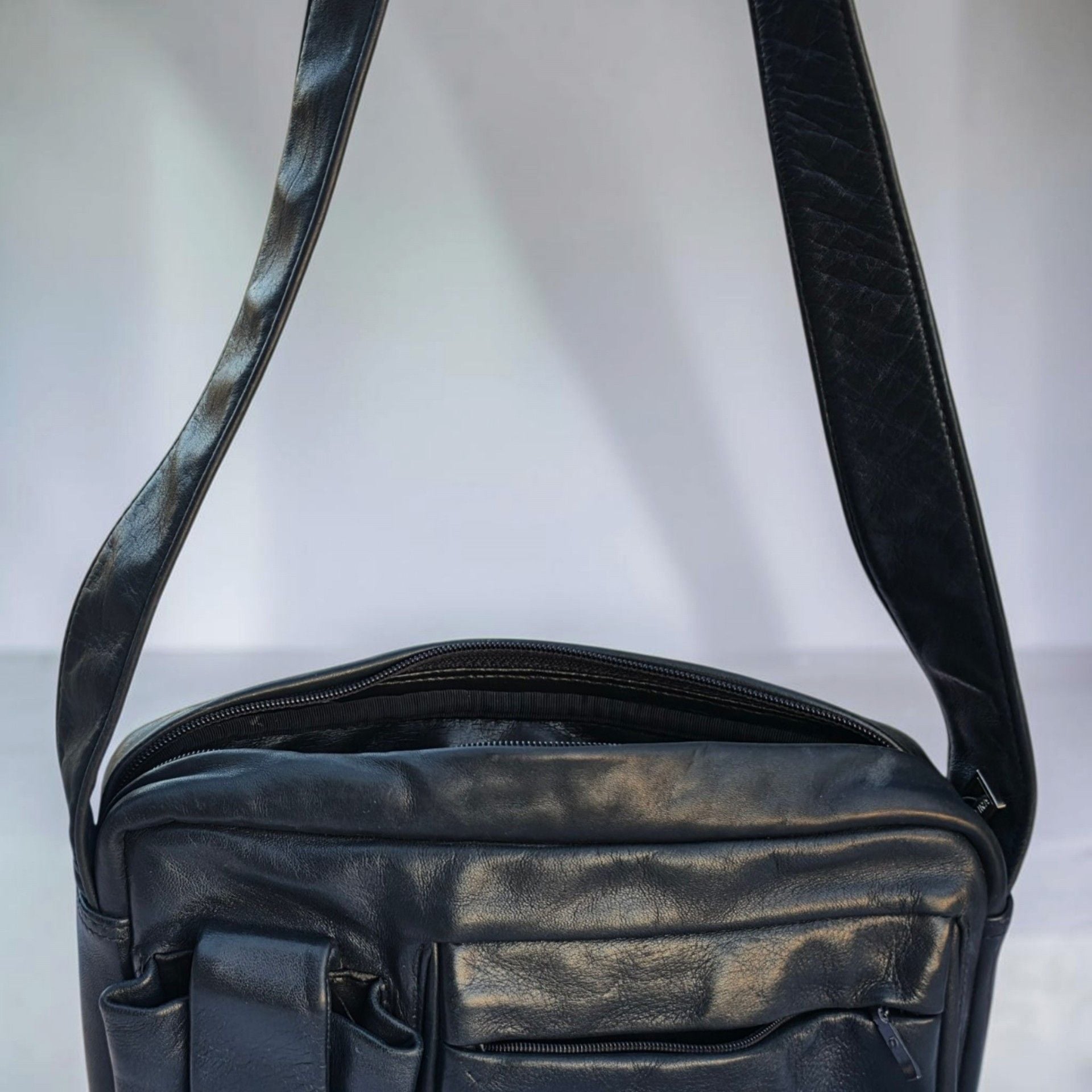 Perlina Navy Leather Crossbody Shoulder Bag Front Pocket 9