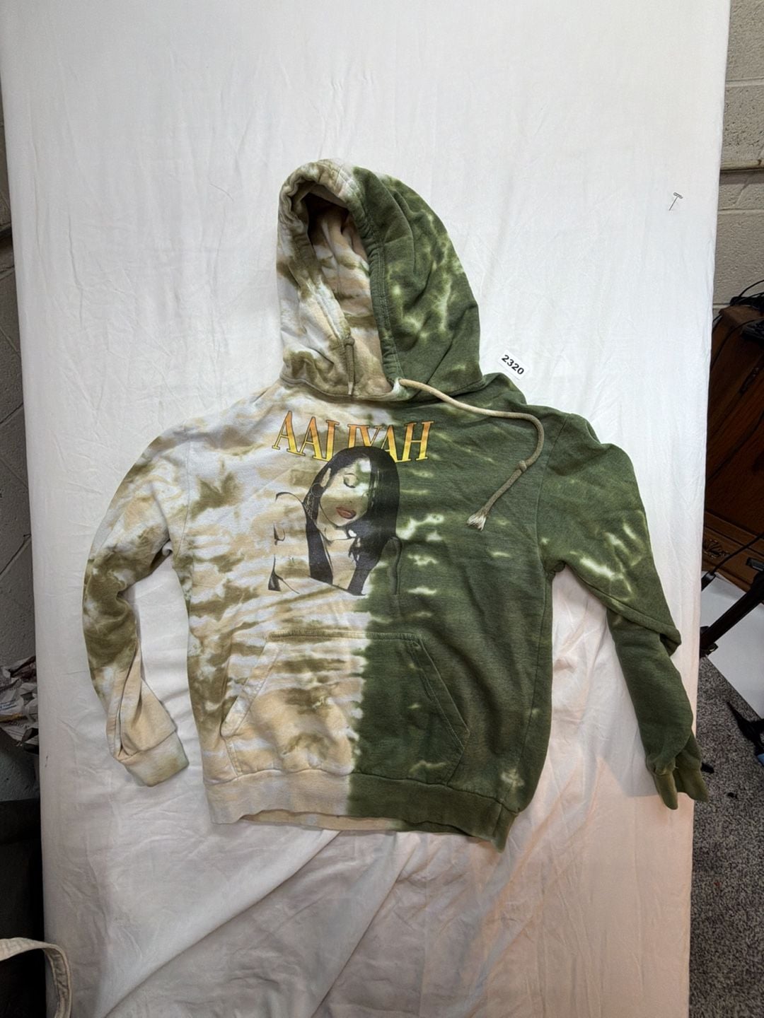 Aaliyah Hoodie Size M Green Tie Dye Graphic Sweatshirt 2