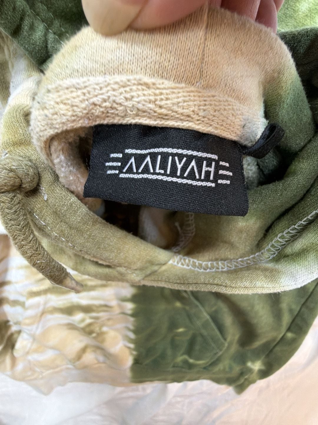 Aaliyah Hoodie Size M Green Tie Dye Graphic Sweatshirt 3