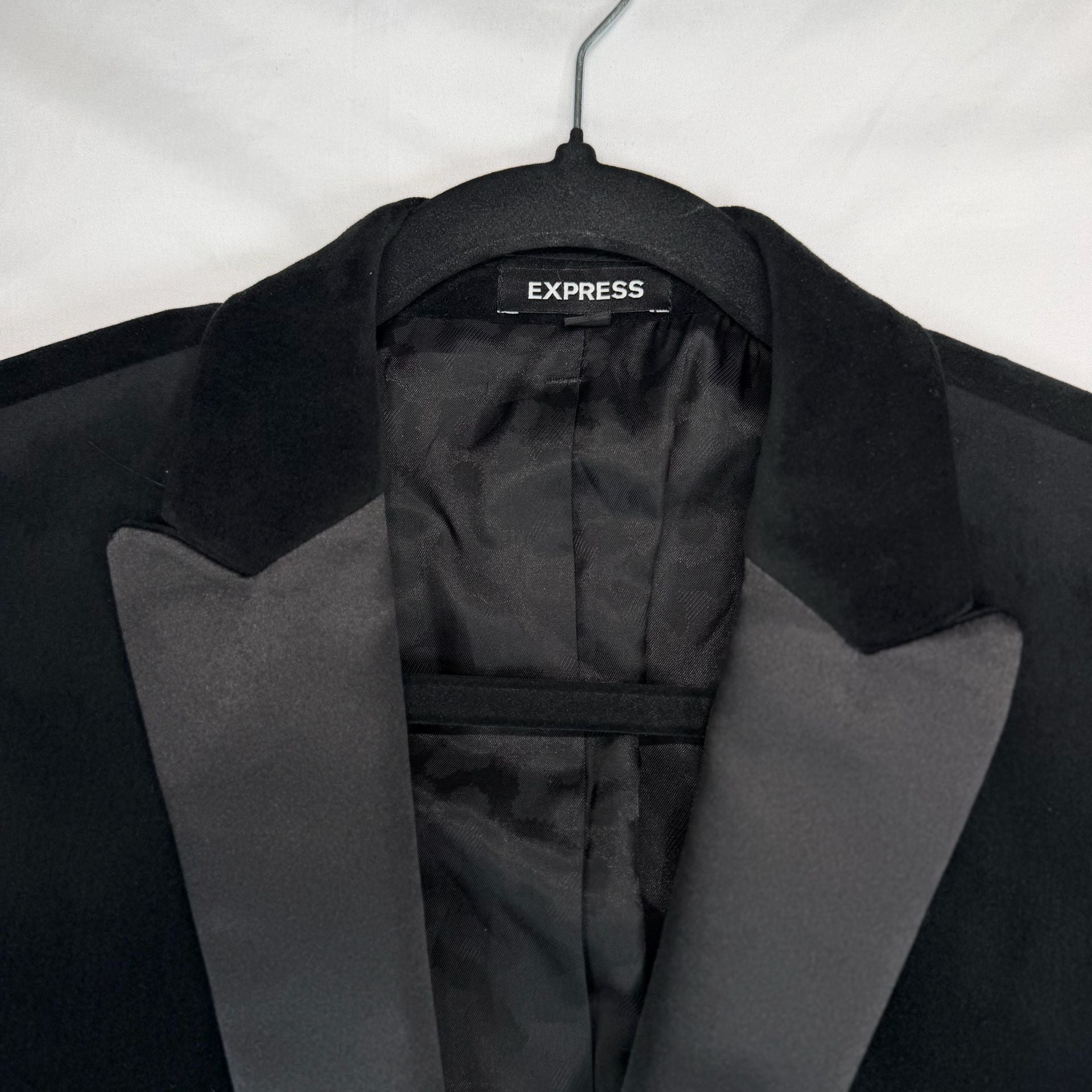 Express Mens Black Velvet Tuxedo Blazer Satin Peak Lapel Formal Jacket 3