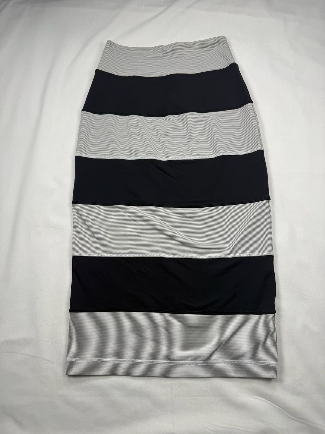 Lululemon Yoga Over Skirt Size 4 Wee Stripe Black Grey 2