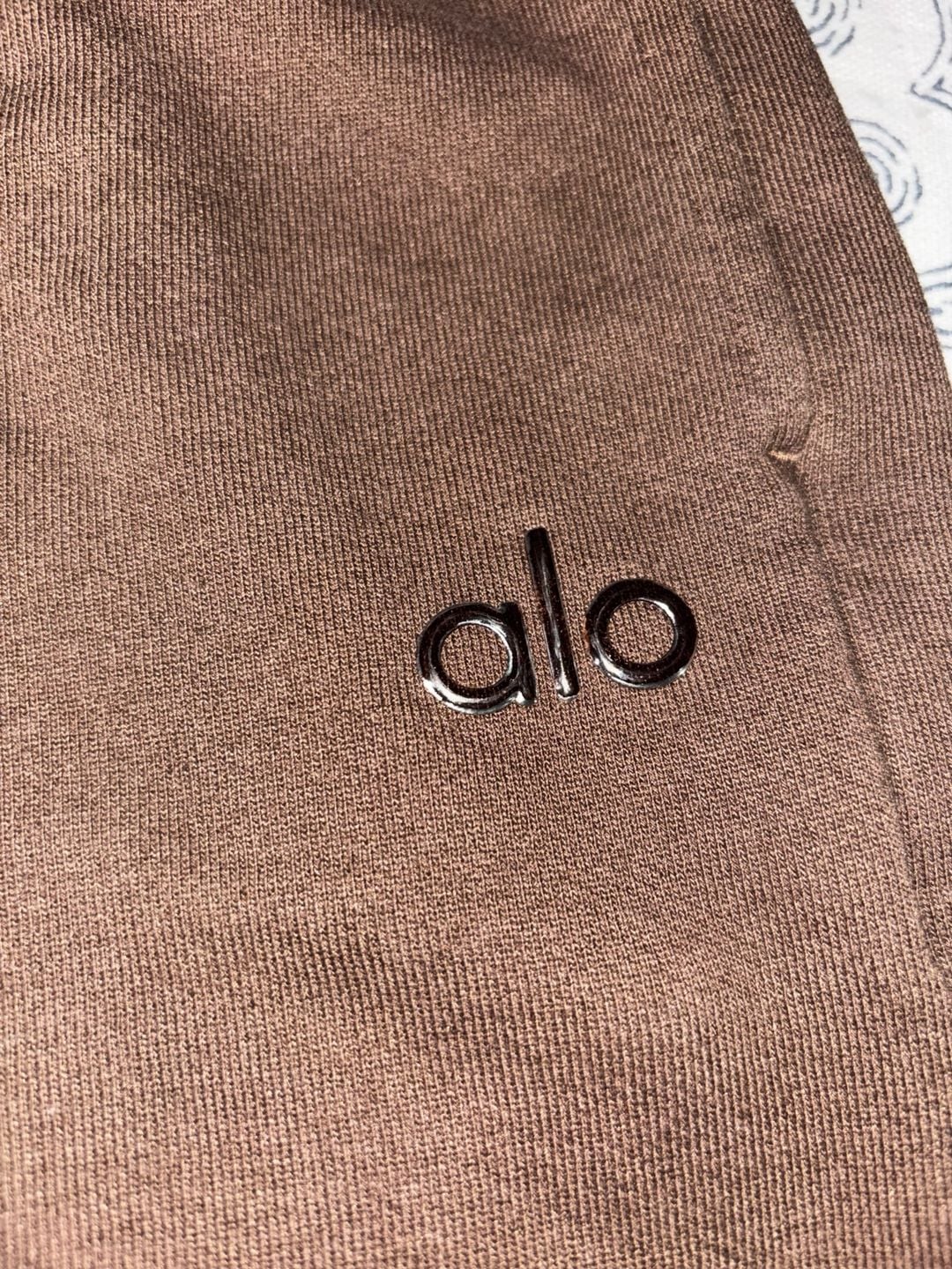 Alo Yoga Accolade Straight Leg Sweatpants Size M Dark Chocolate Brown 6