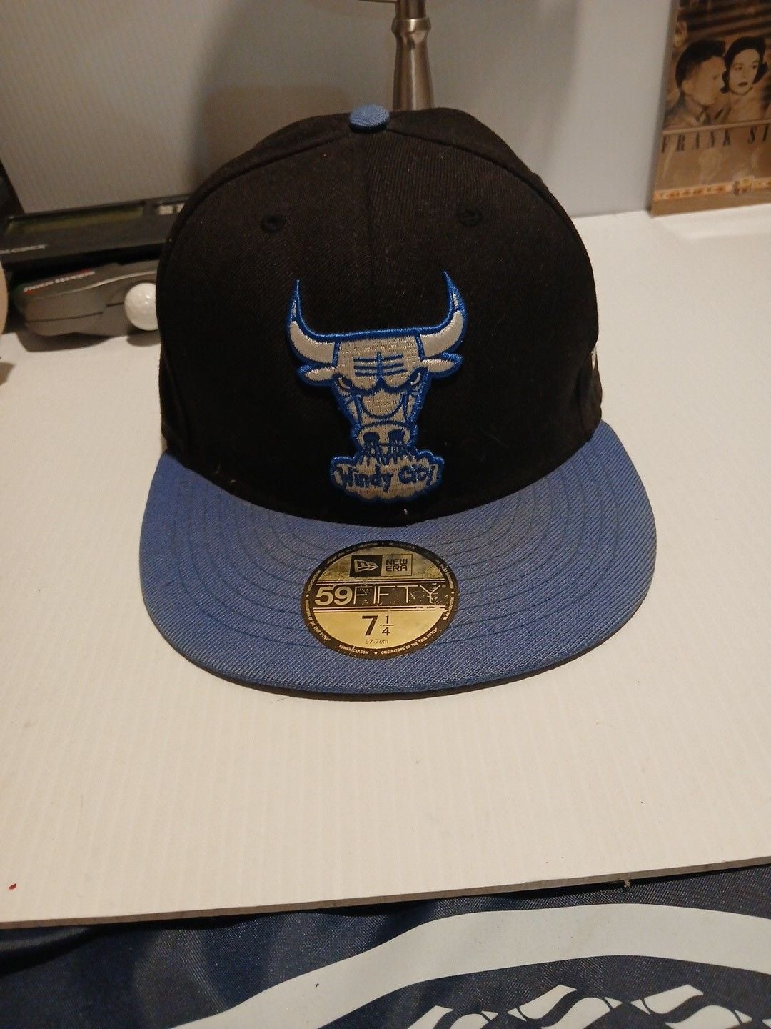 New Era Chicago Bulls 59FIFTY Fitted Hat Size 7 1/4 Black Blue Windy City 2