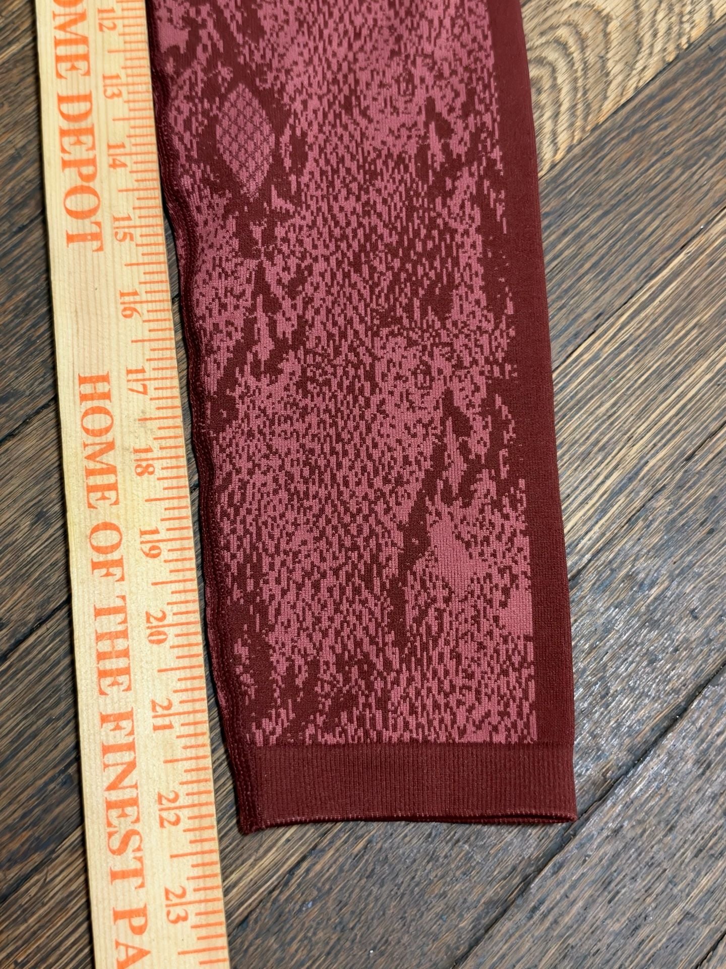 Fabletics High-Waisted Seamless Snakeskin 7/8 Leggings Red Burgundy Small 5