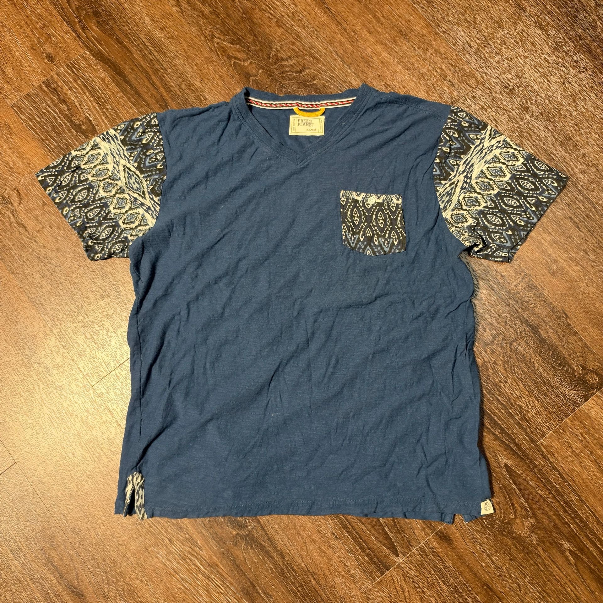 Essential Free Planet T-Shirt Size X-Large Blue Printed Pocket 2