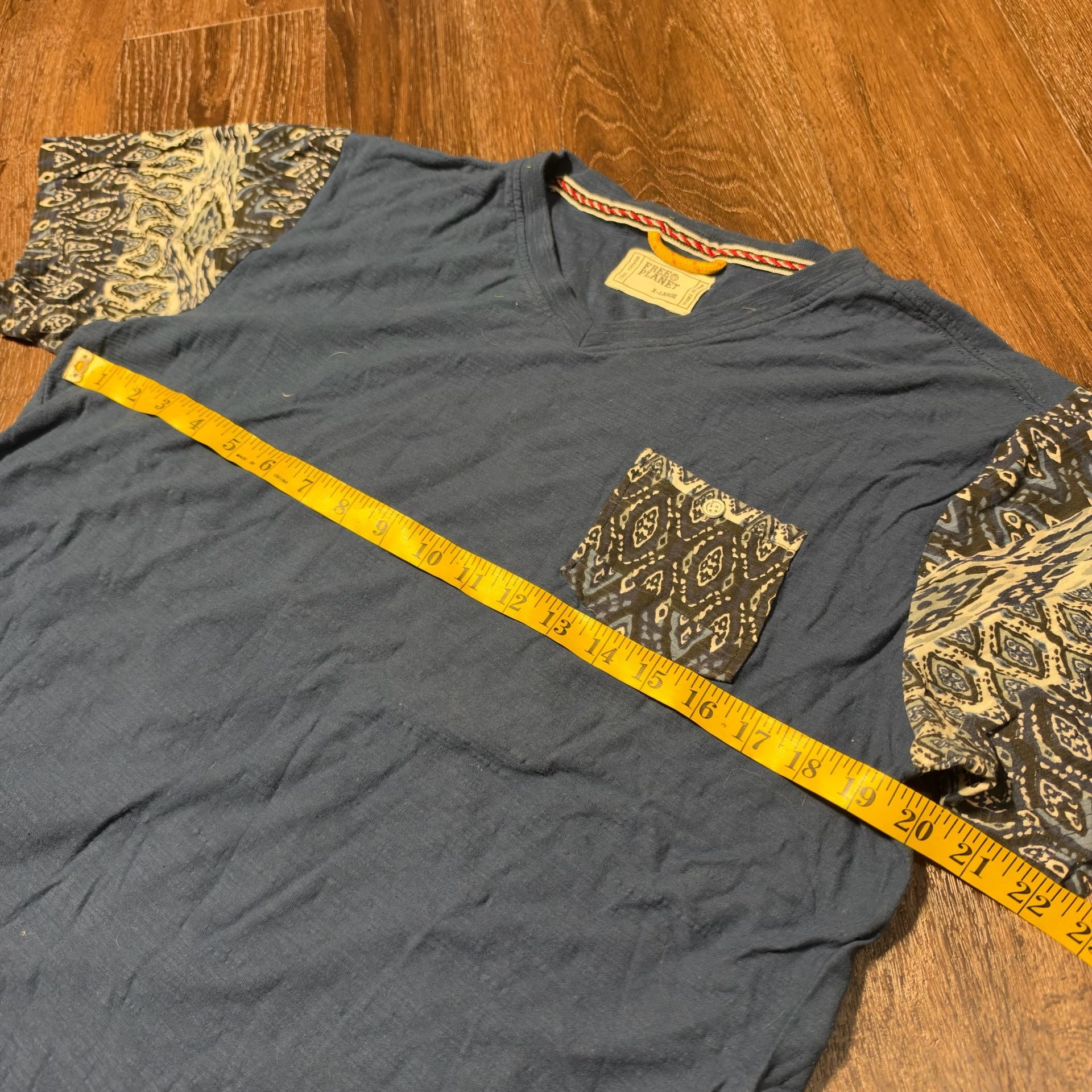 Essential Free Planet T-Shirt Size X-Large Blue Printed Pocket 4
