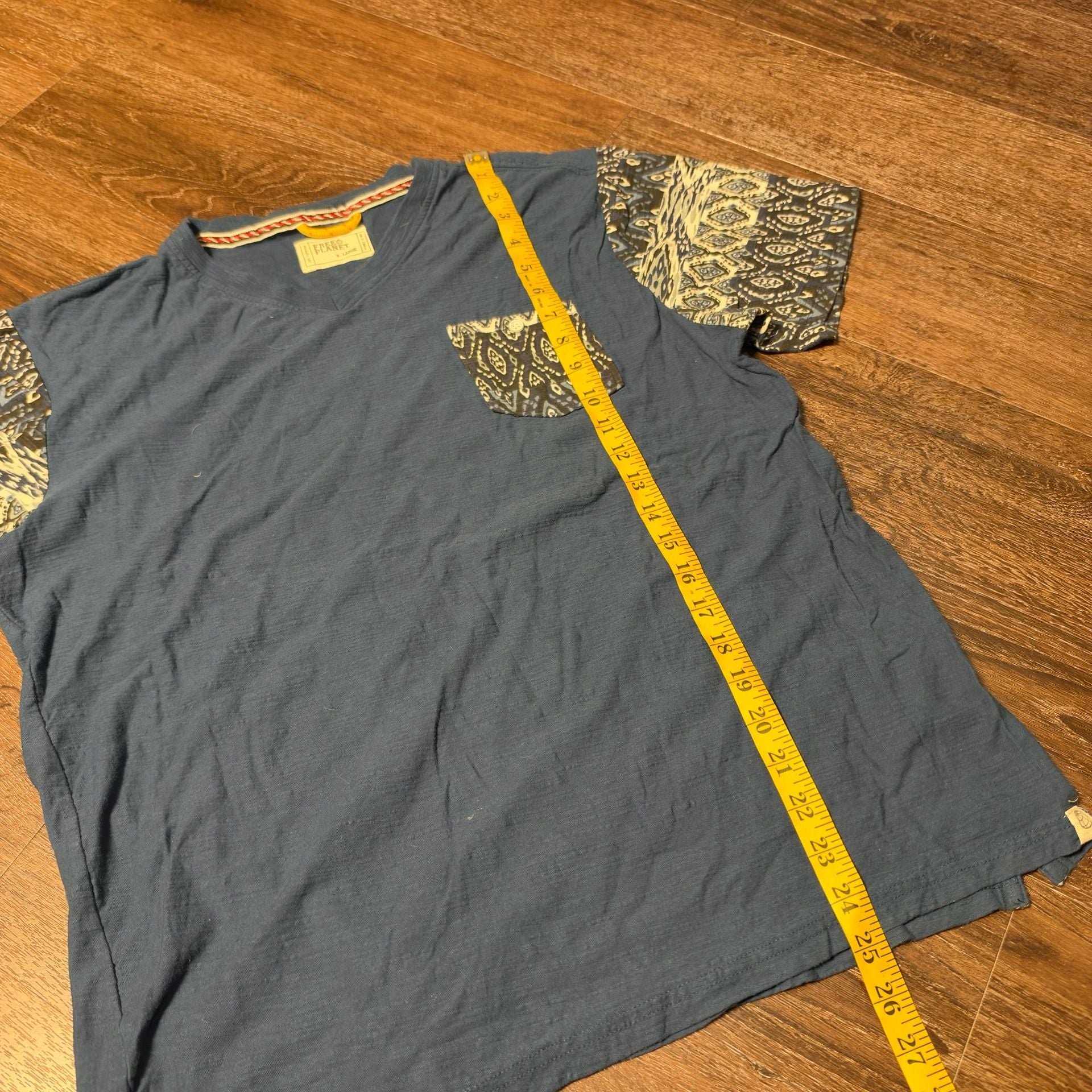 Essential Free Planet T-Shirt Size X-Large Blue Printed Pocket 5
