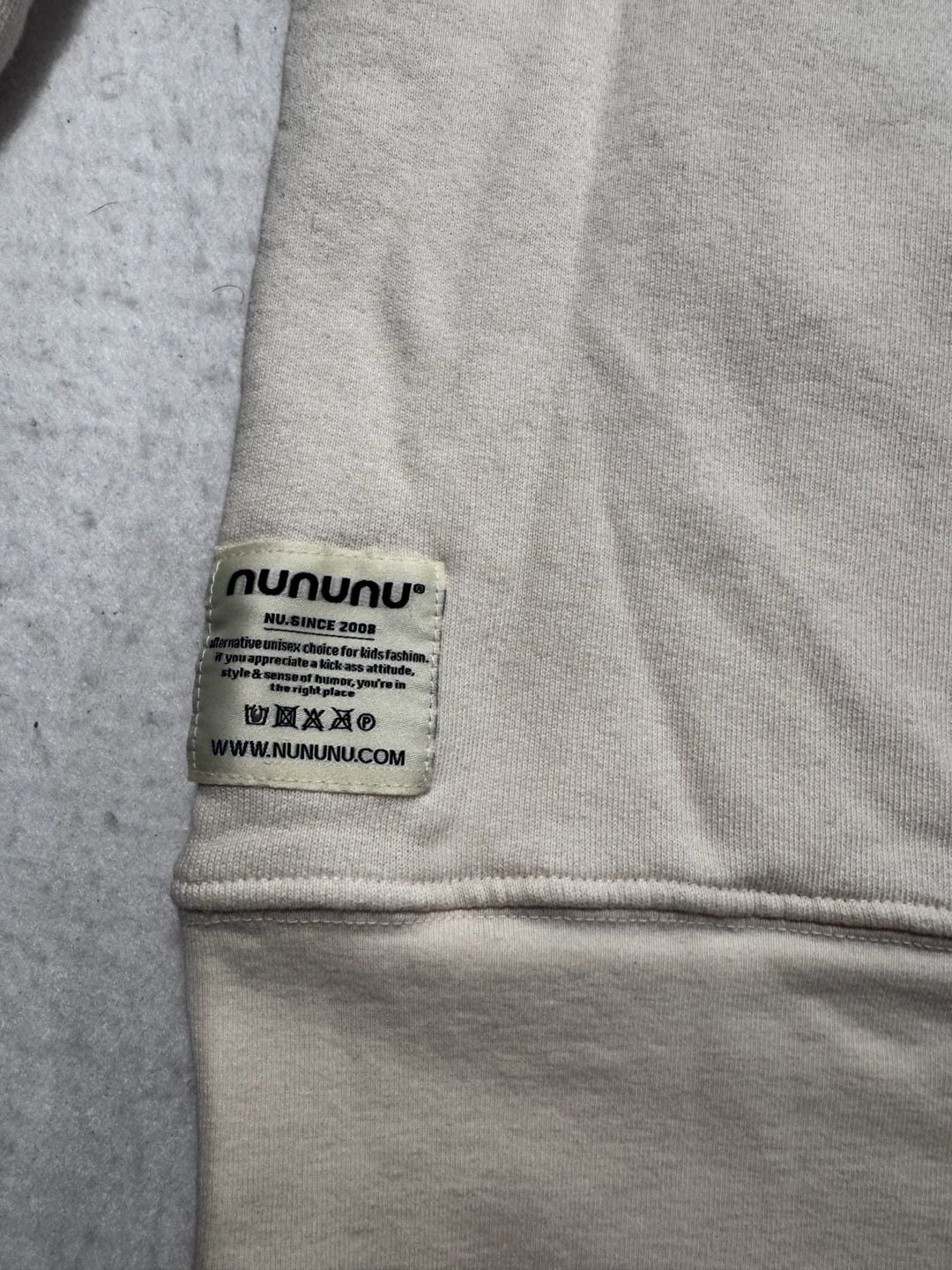 Nununu Kids Graphic Sweatshirt Size 6-7 Cream Terry Face Patch 10