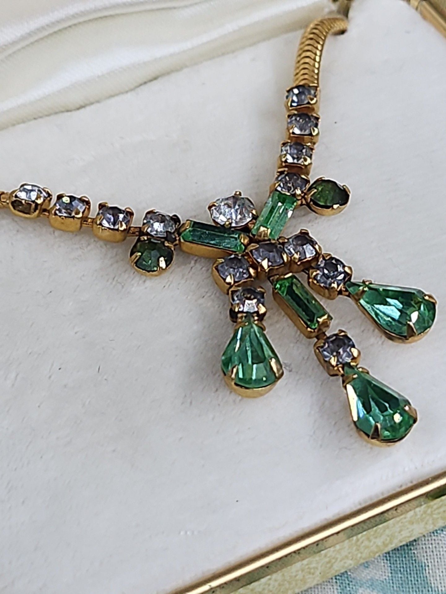Leo Glass Vintage Green And Clear Rhinestone Necklace 8