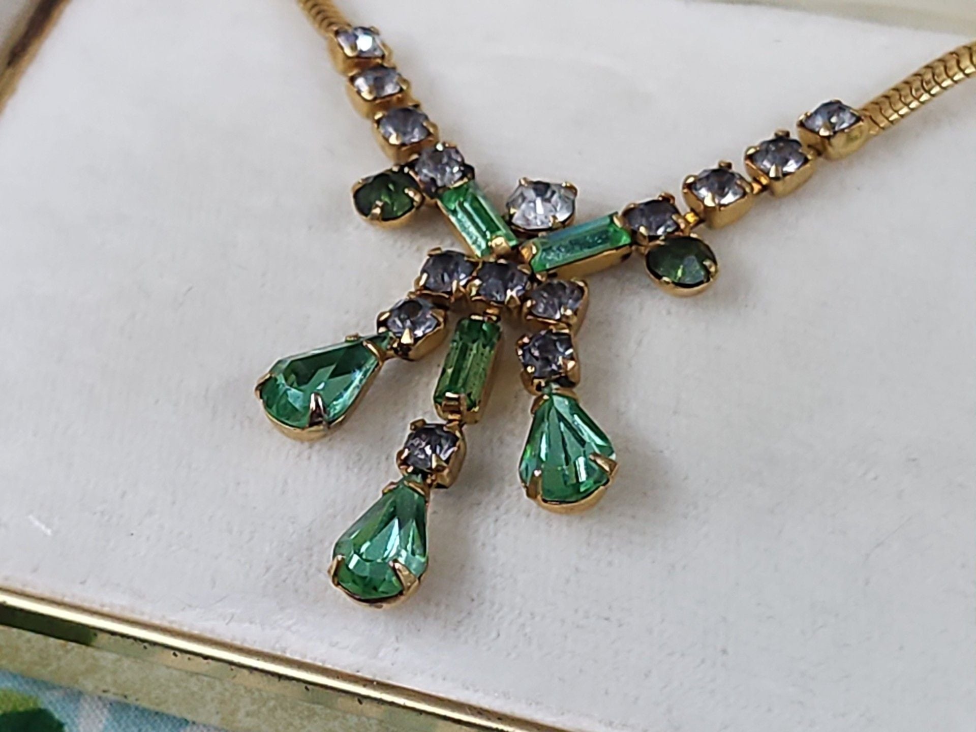 Leo Glass Vintage Green And Clear Rhinestone Necklace 9