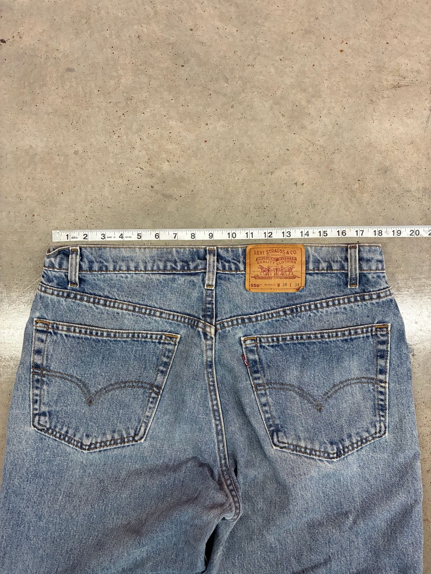Levi's 550 Relaxed Fit Jeans Size 38x34 Medium Wash Made in USA 7