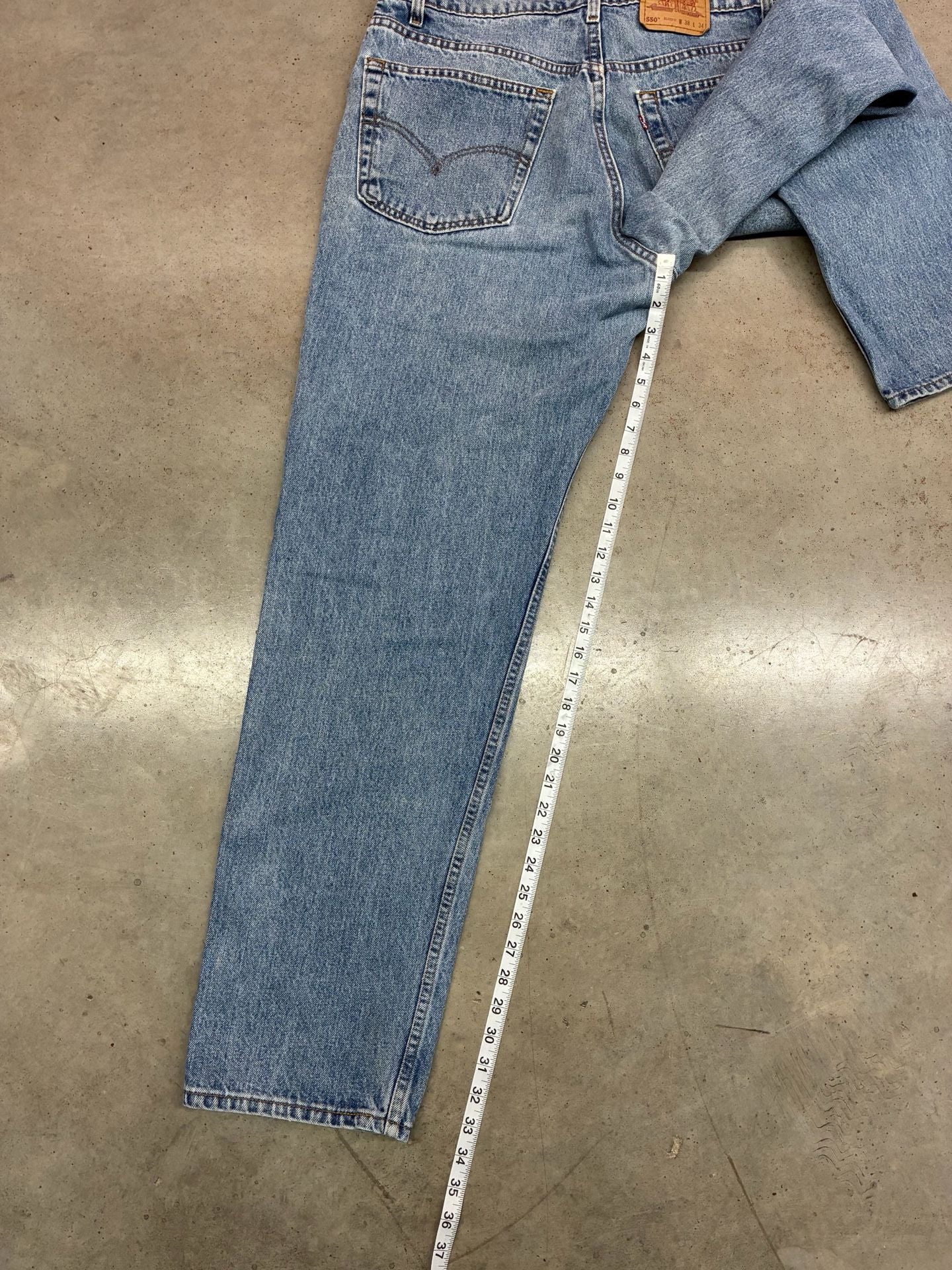 Levi's 550 Relaxed Fit Jeans Size 38x34 Medium Wash Made in USA 8