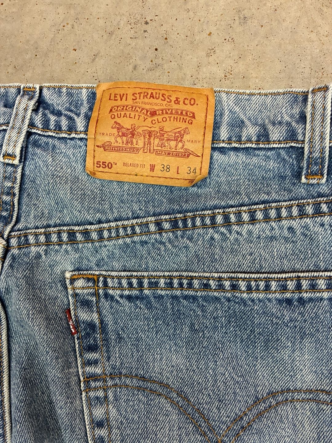 Levi's 550 Relaxed Fit Jeans Size 38x34 Medium Wash Made in USA 10
