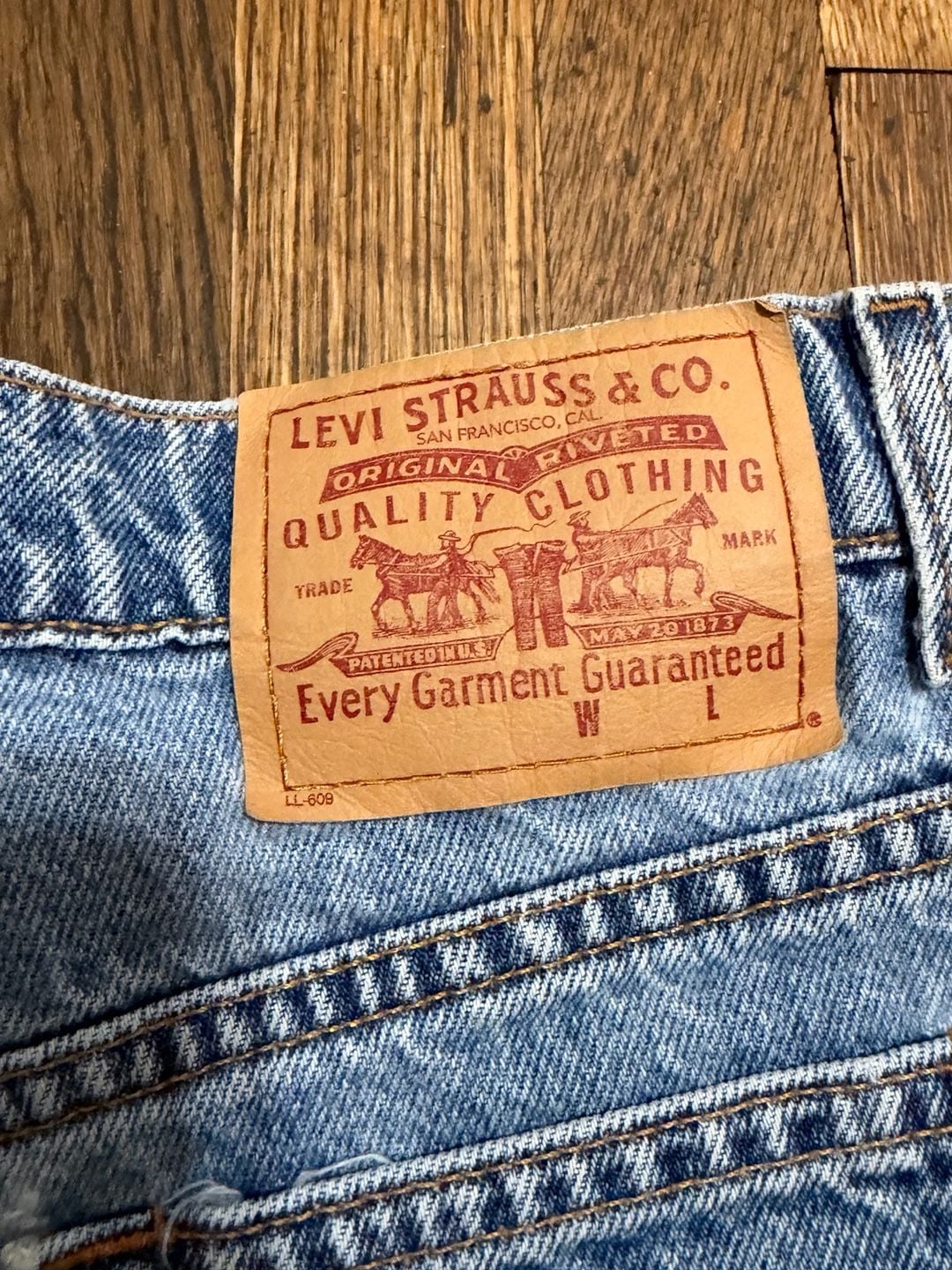  Vintage 90’s Levi's Relaxed Fit Size 7 Jr. Light Wash Denim Shorts 100% Cotton 9
