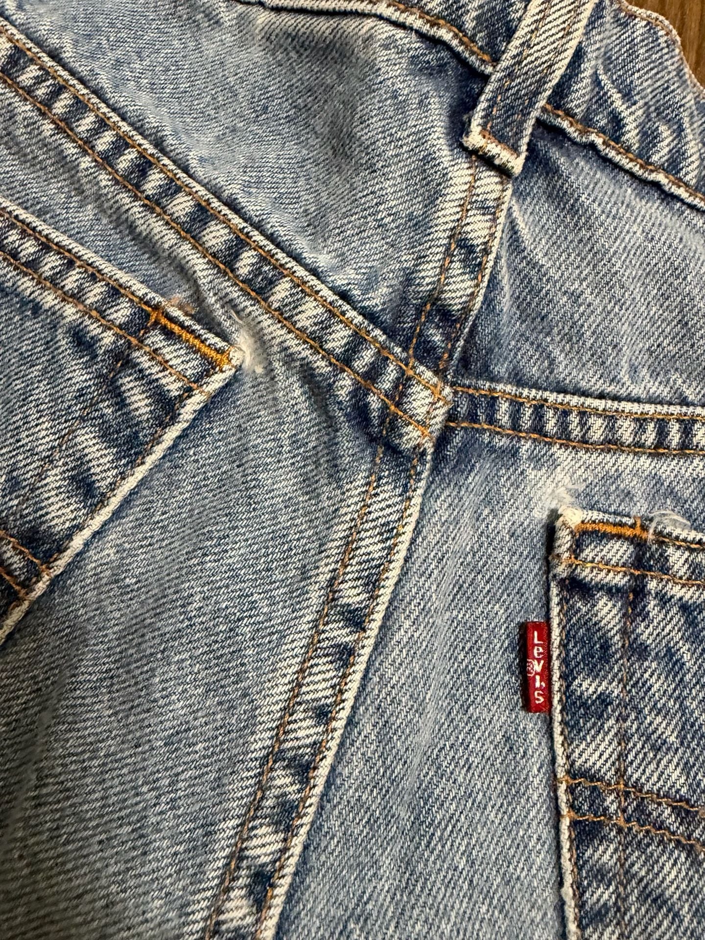  Vintage 90’s Levi's Relaxed Fit Size 7 Jr. Light Wash Denim Shorts 100% Cotton 10