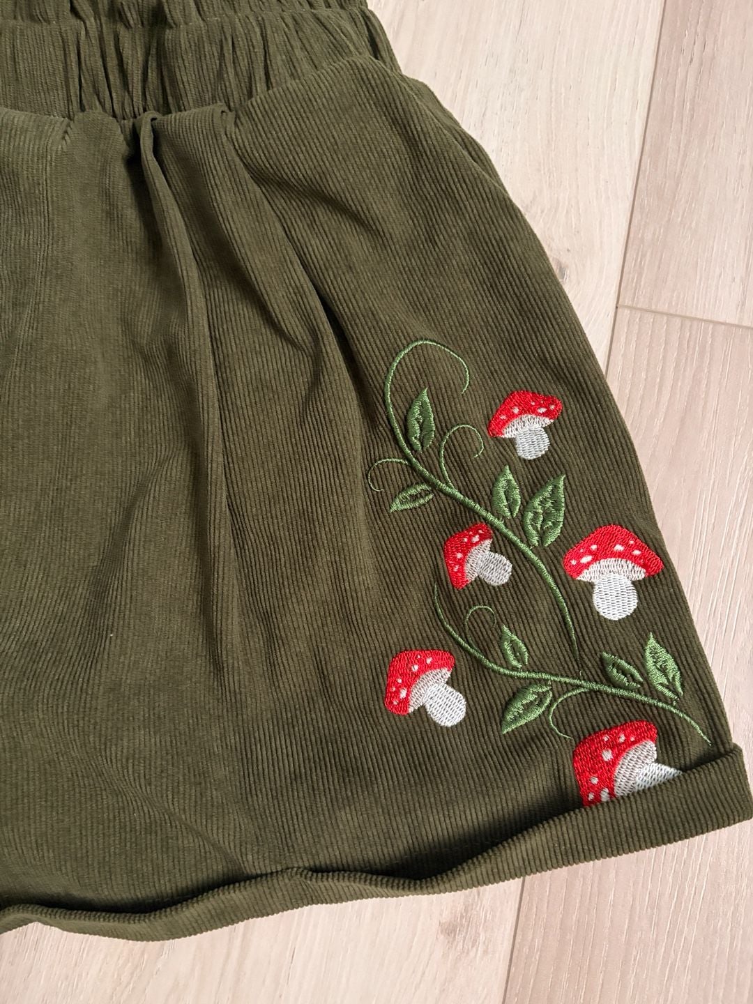 Romwe Corduroy Mushroom Embroidery Shorts Size L 3