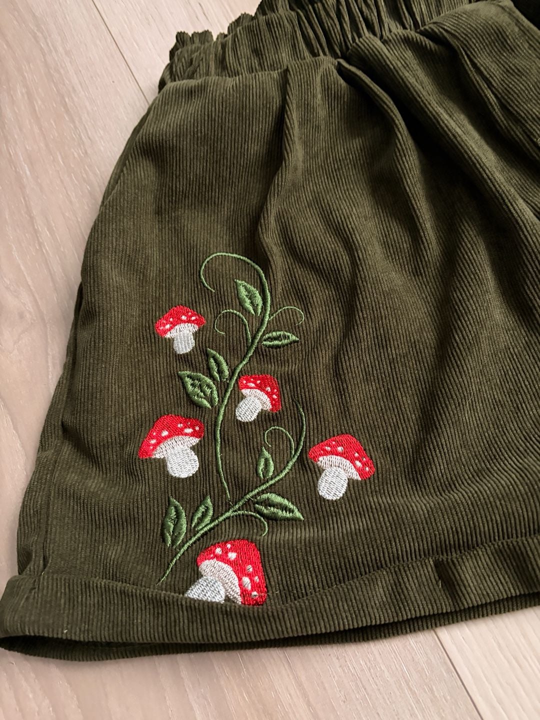 Romwe Corduroy Mushroom Embroidery Shorts Size L 4