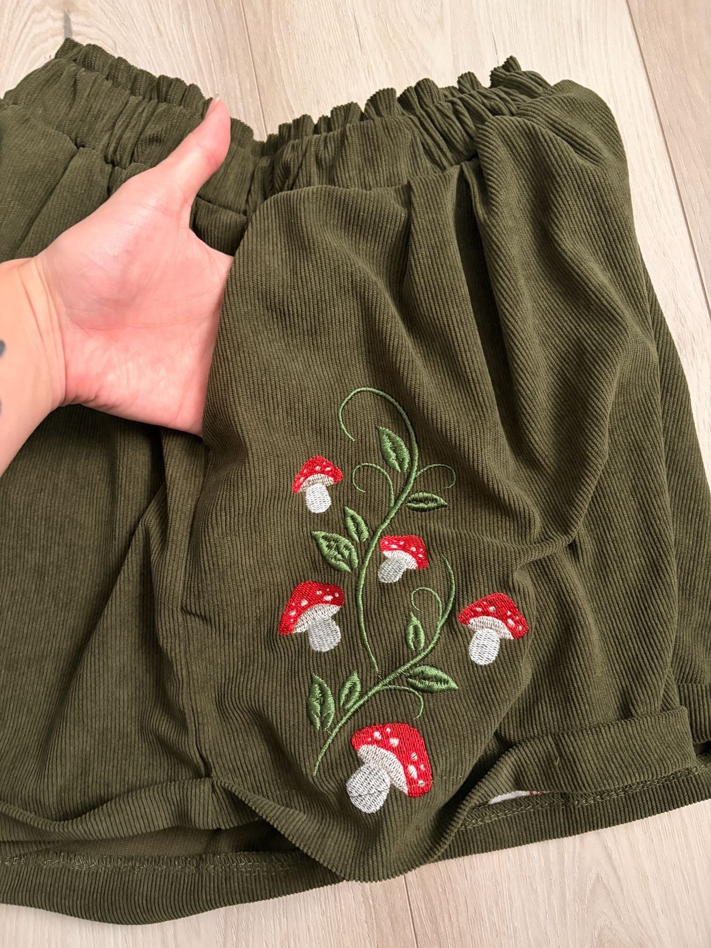 Romwe Corduroy Mushroom Embroidery Shorts Size L 5