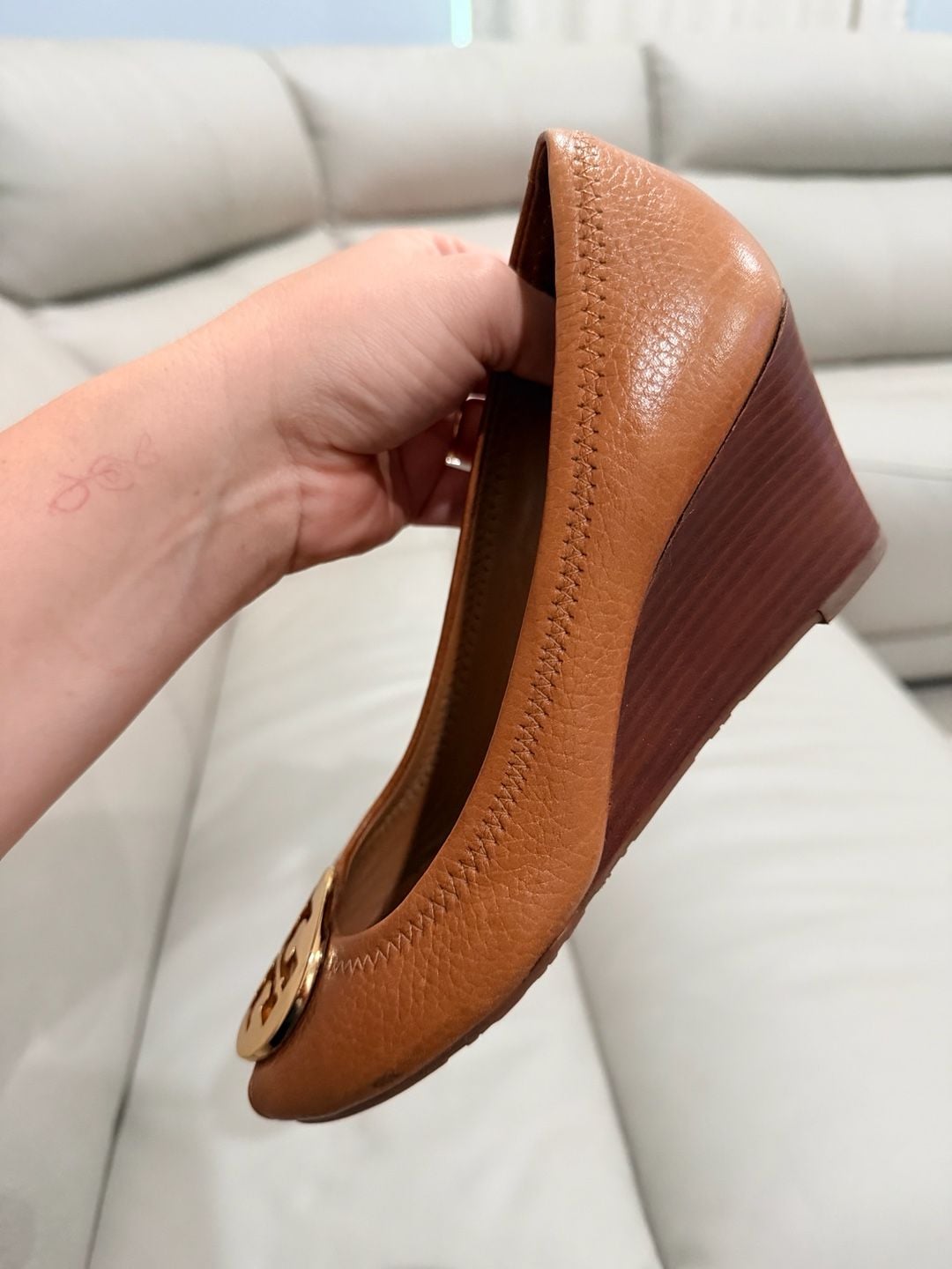 Tory Burch Sally 2 Wedge Size 6M Brown Leather Peep-Toe Gold Logo 4