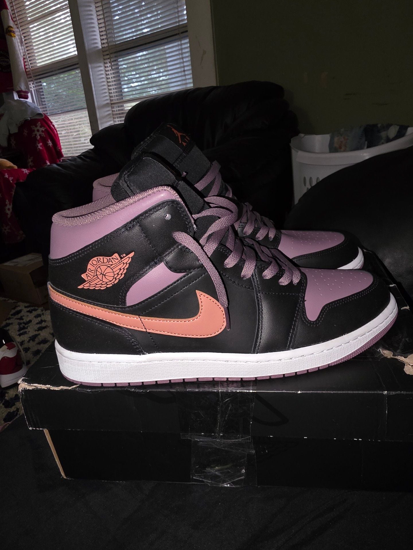 Nike Air Jordan 1 Mid SE Black Sky J Mauve 4