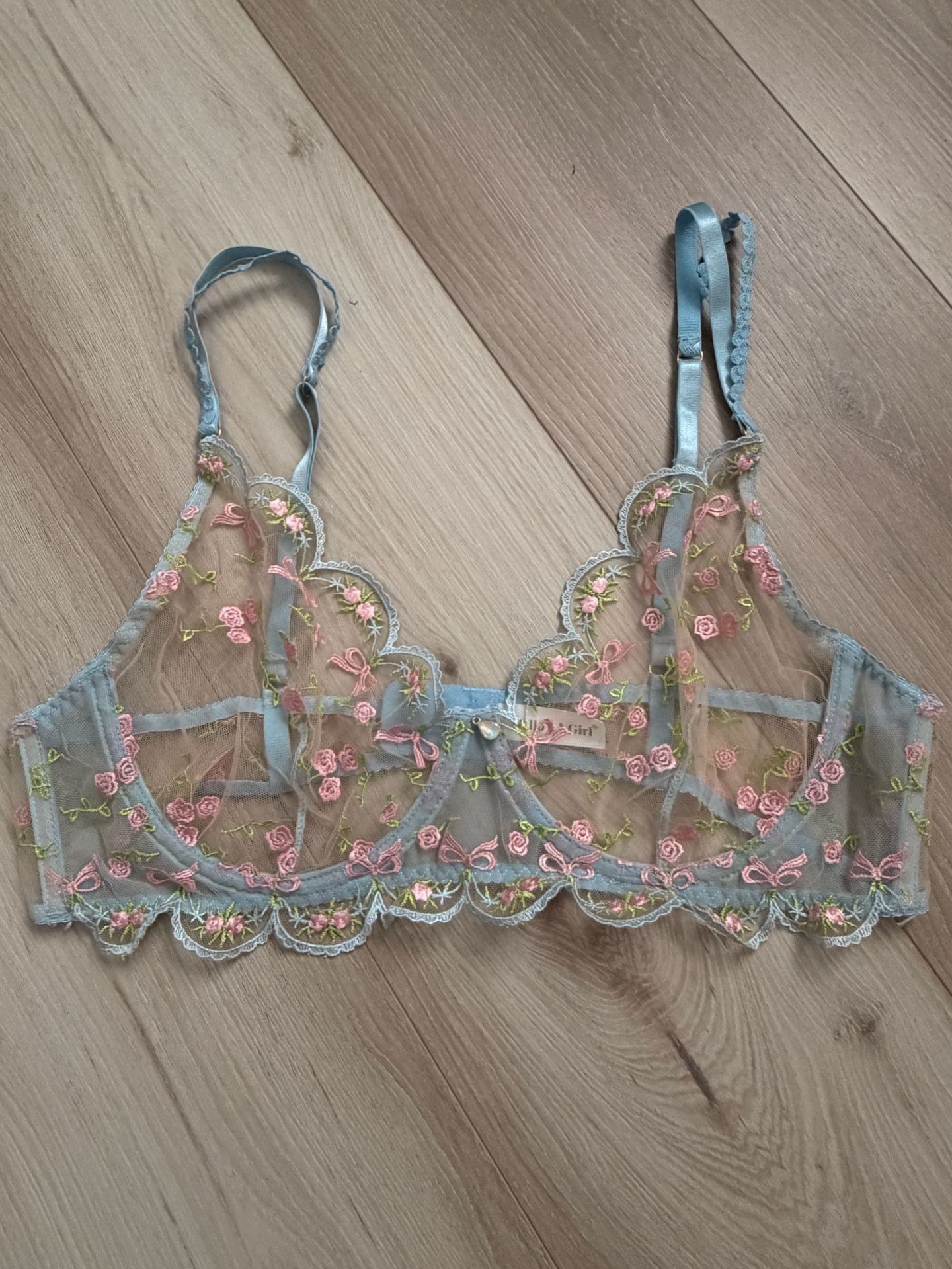 Hello LA Girl Embroidered Bra XXXL + shorts 1
