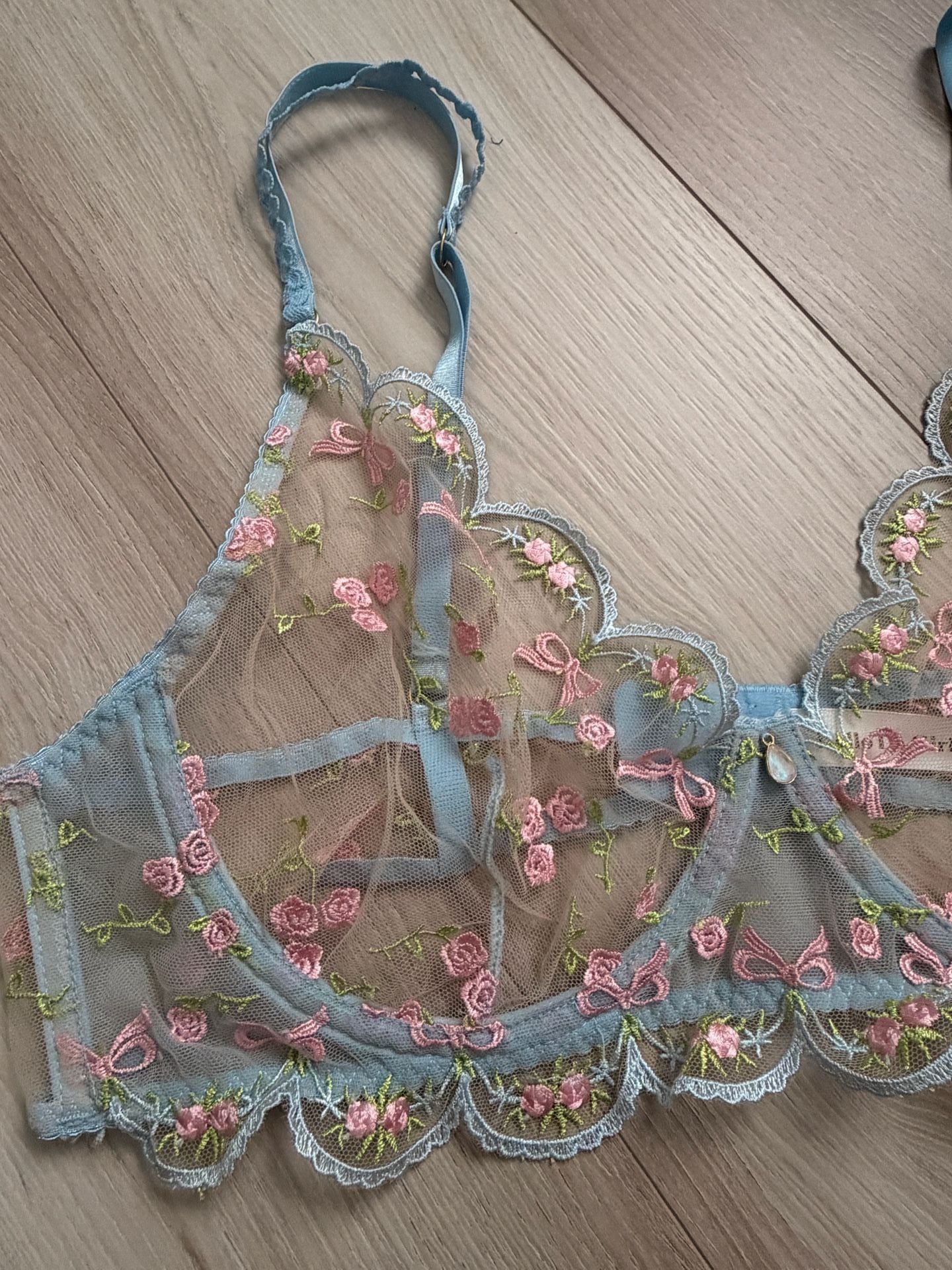 Hello LA Girl Embroidered Bra XXXL + shorts 3